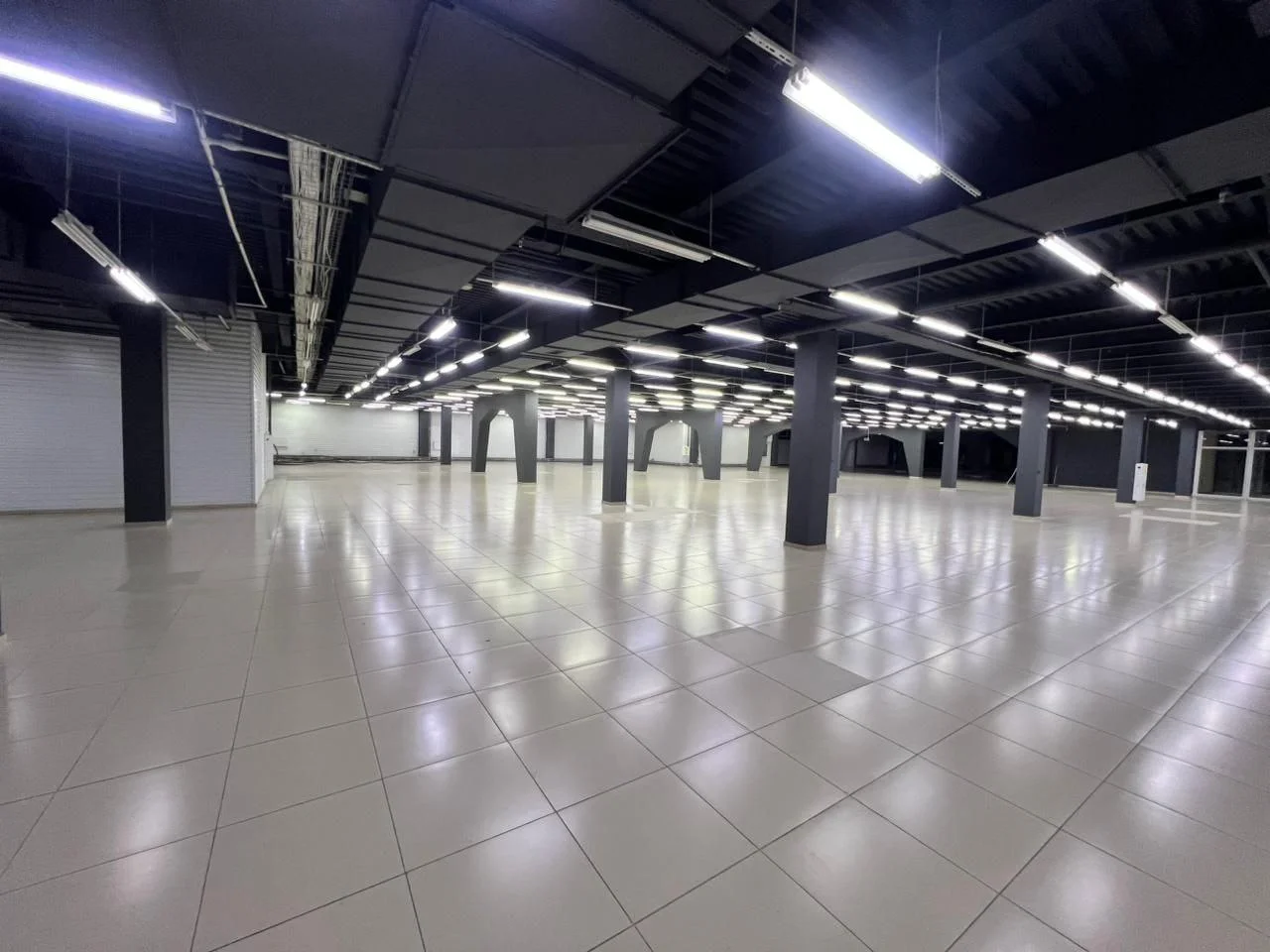 Сдаю в аренду помещение 1000 м² в цокольном этаже ТЦ «Авиатор» - миниатюра 3