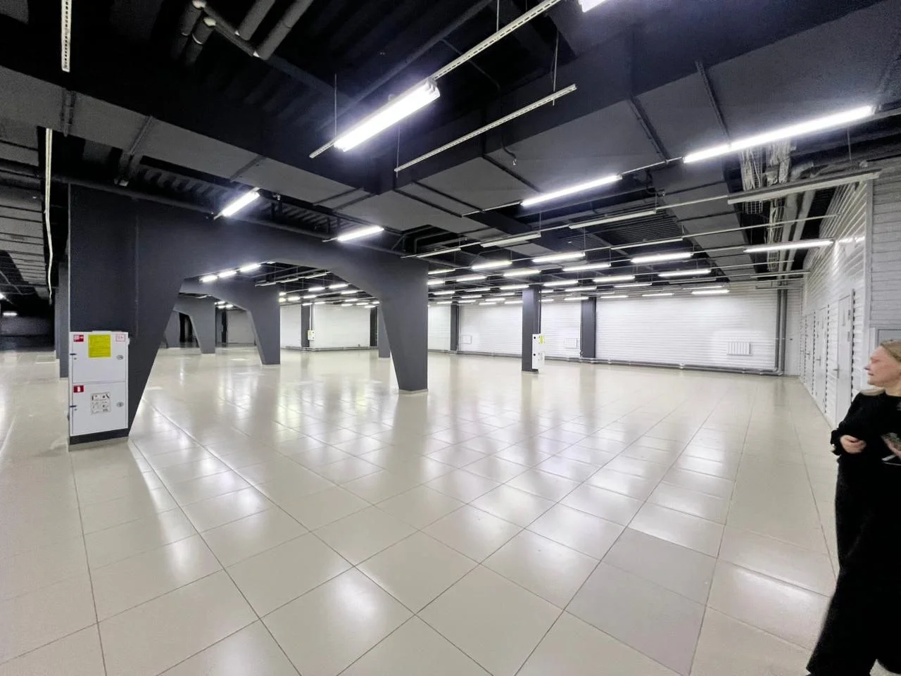 Сдаю в аренду помещение 1000 м² в цокольном этаже ТЦ «Авиатор» - миниатюра 5