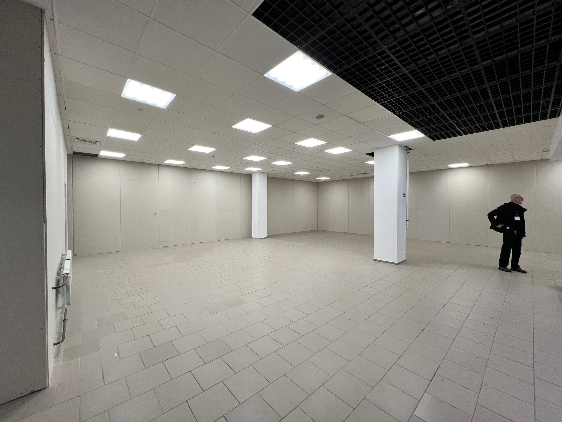 Сдам торговую площадь 282 м² в ТЦ «Спасский» у центрального входа - миниатюра 3