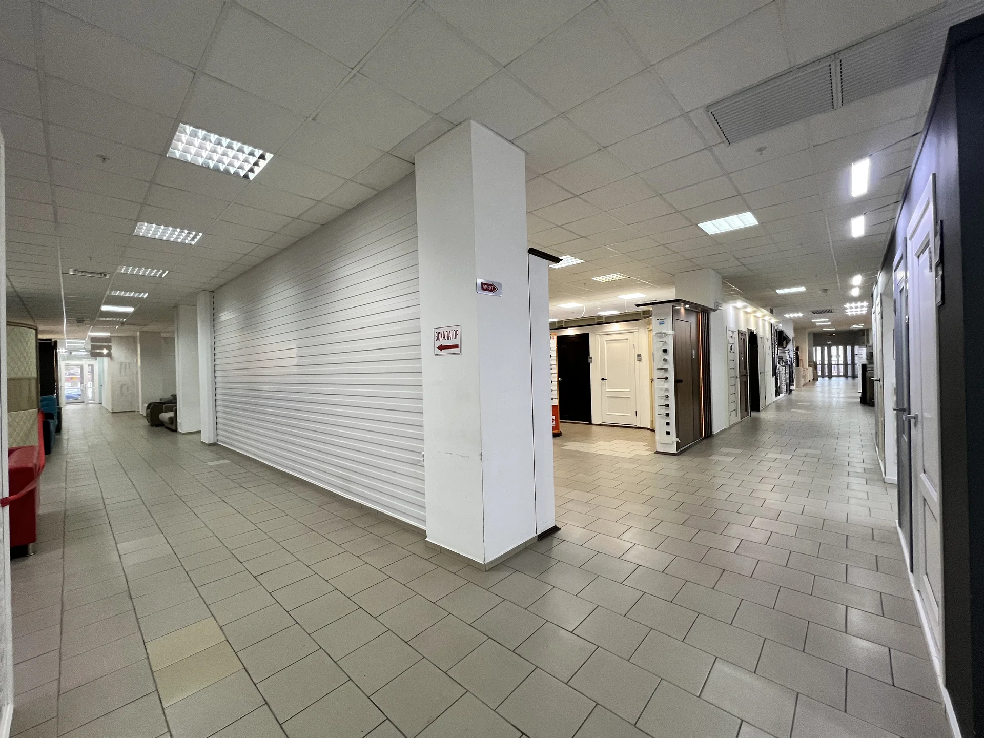 Сдам торговую площадь 42,5 м² в ТЦ «Спасский» (у входа в бизнес-центр) - миниатюра 2