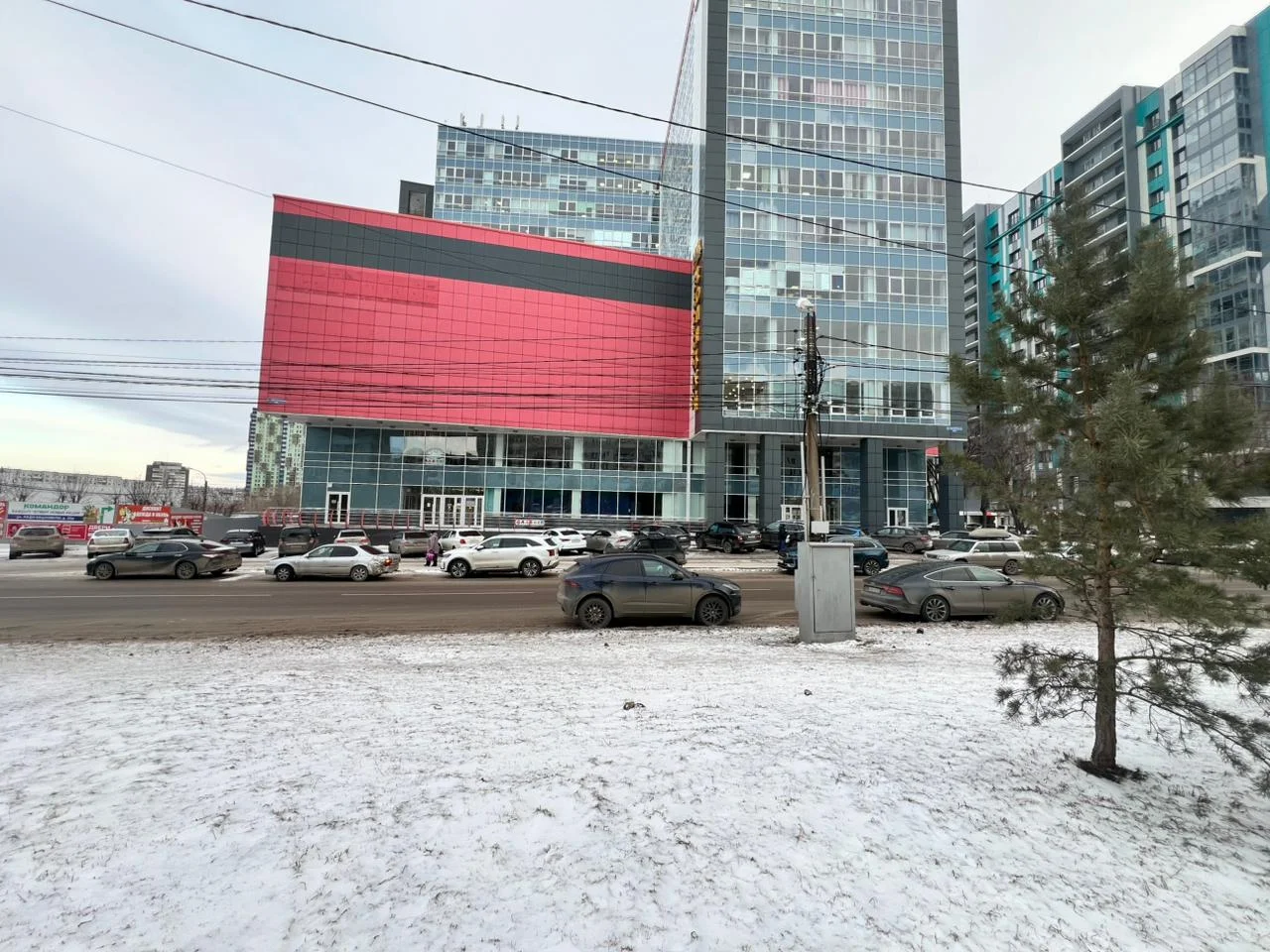 Сдам торговую площадь 42,5 м² в ТЦ «Спасский» (у входа в бизнес-центр) - миниатюра 3