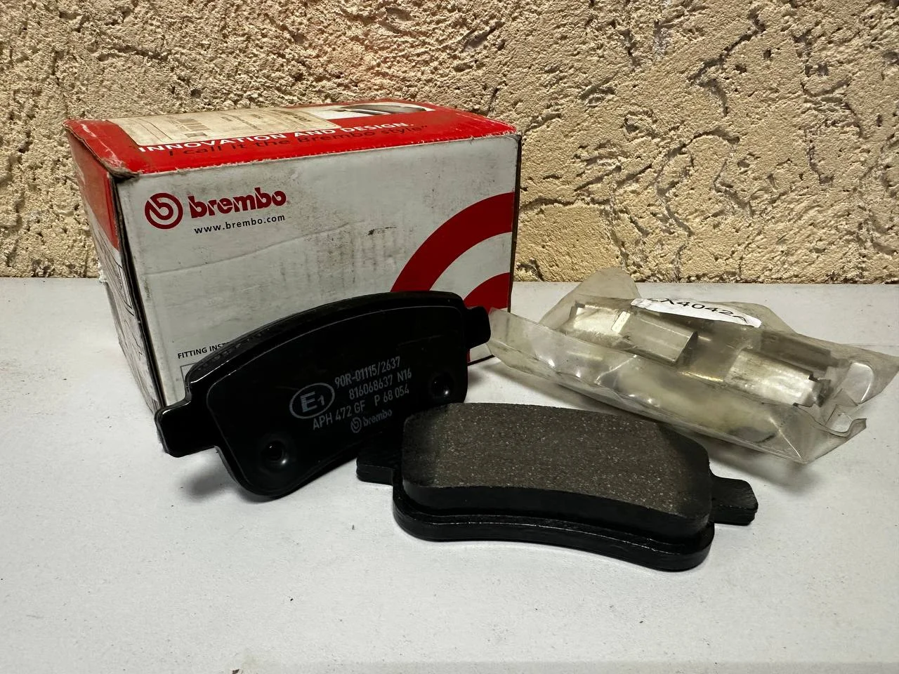 Колодки тормозные дисковые задние Brembo P68054 - изображение 1