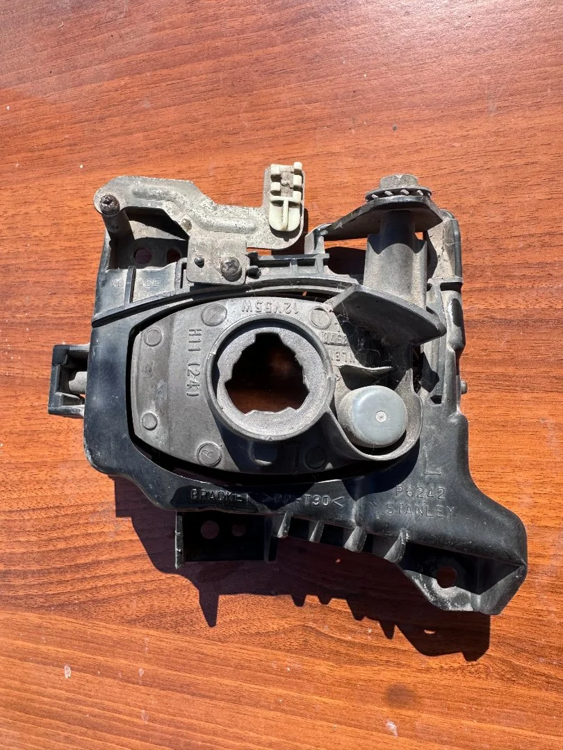 Противотуманная фара Левая на Mazda 3 (BK, 2003-2009 —Оригинал Stanley - миниатюра 2
