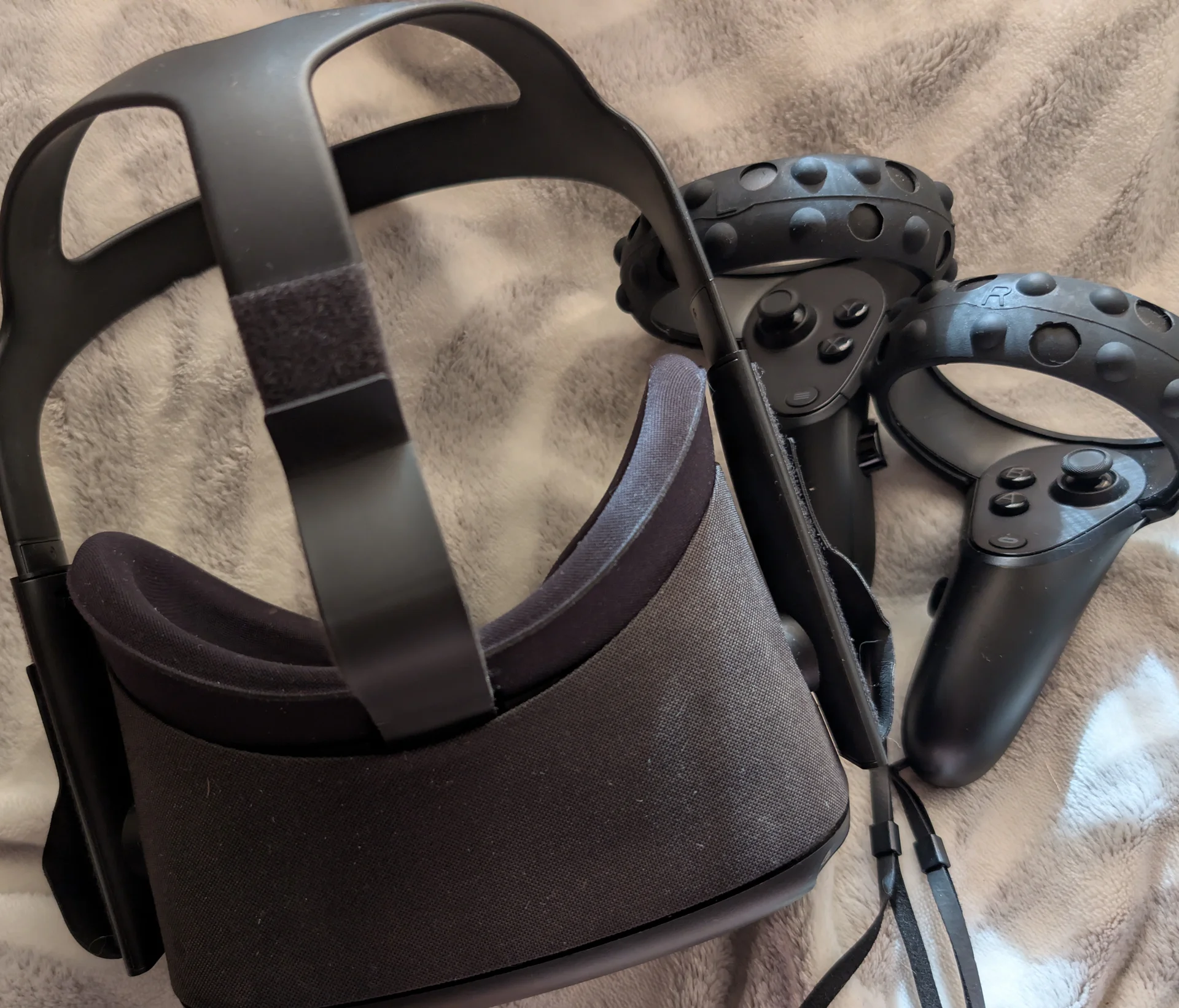 Oculus Quest 1 - миниатюра 2