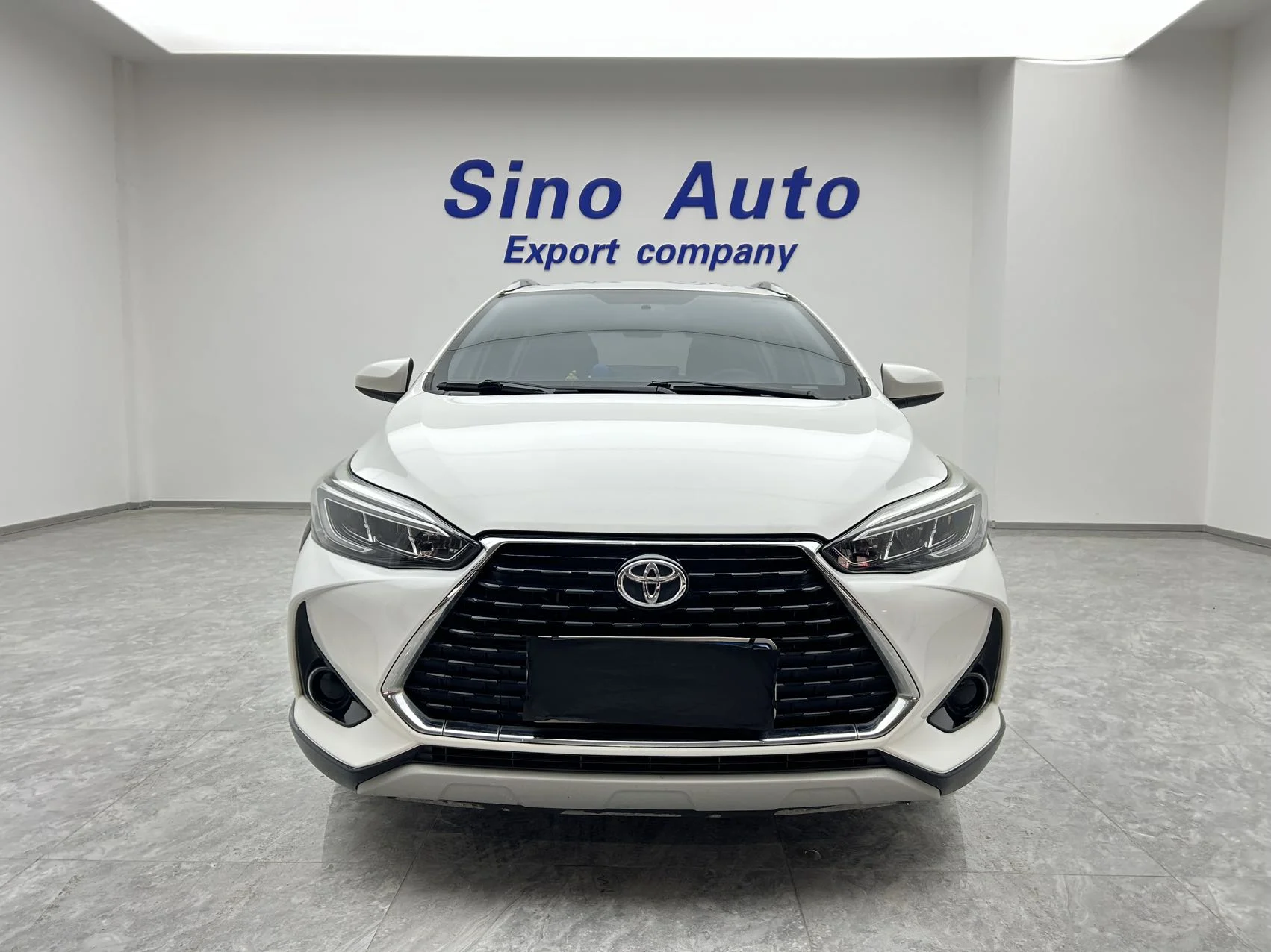 Toyota YARiS L 1.5   2021г - миниатюра 2
