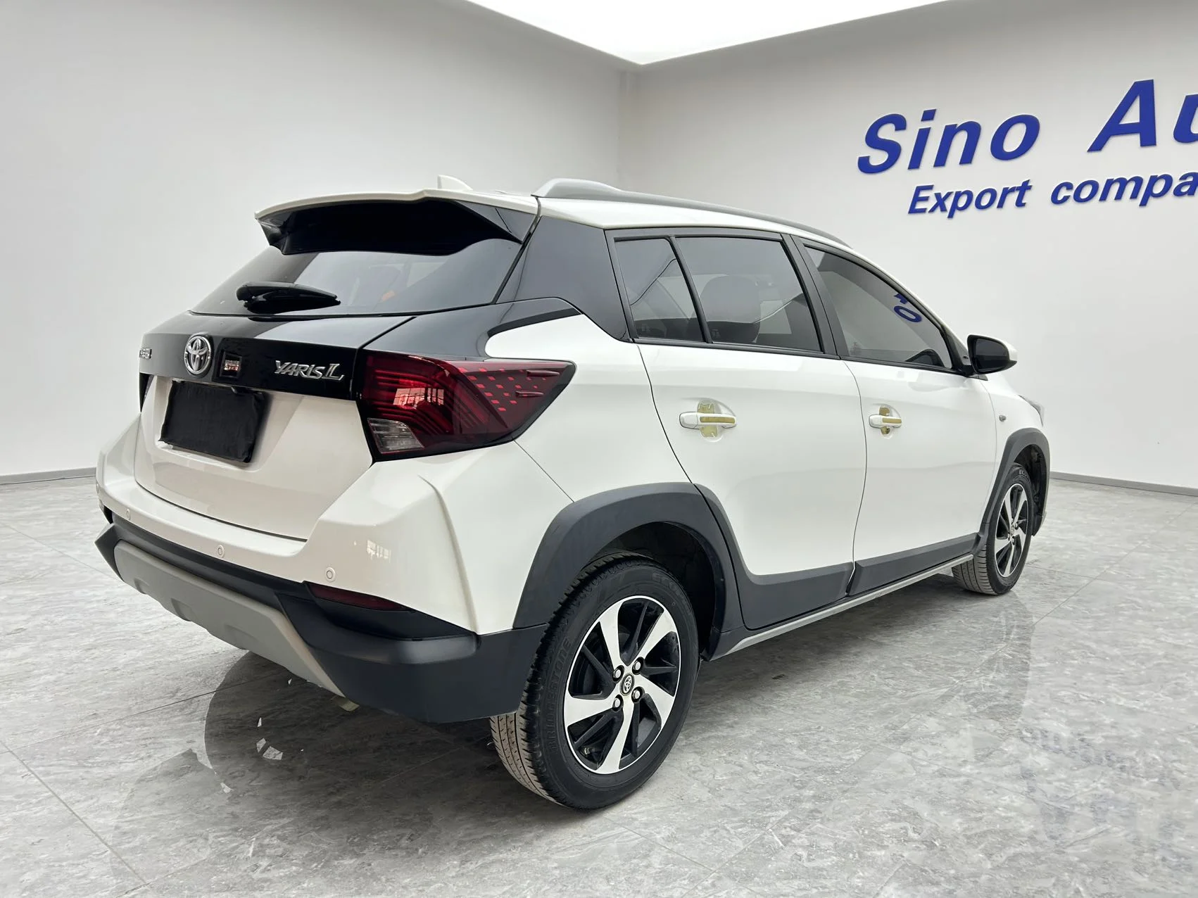 Toyota YARiS L 1.5   2021г - миниатюра 10