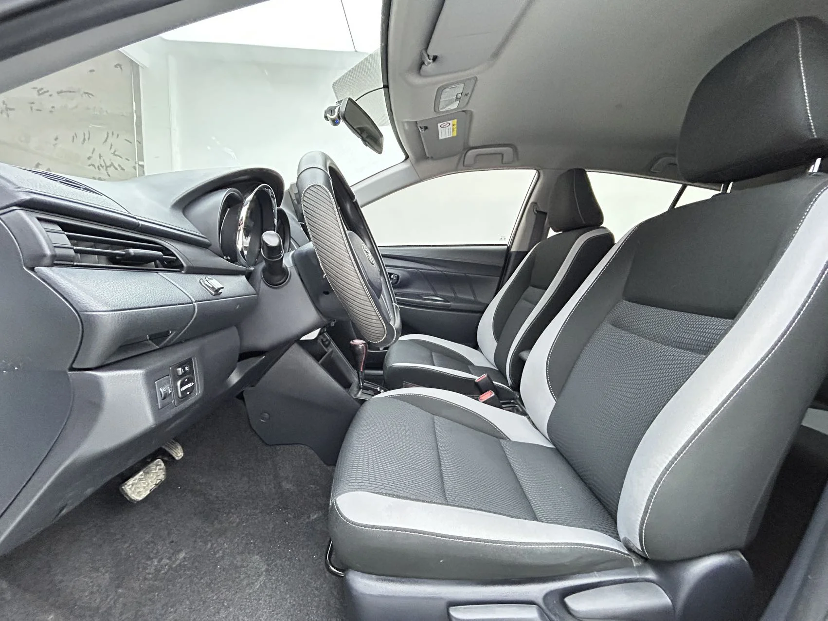 Toyota YARiS L 1.5   2021г - миниатюра 12