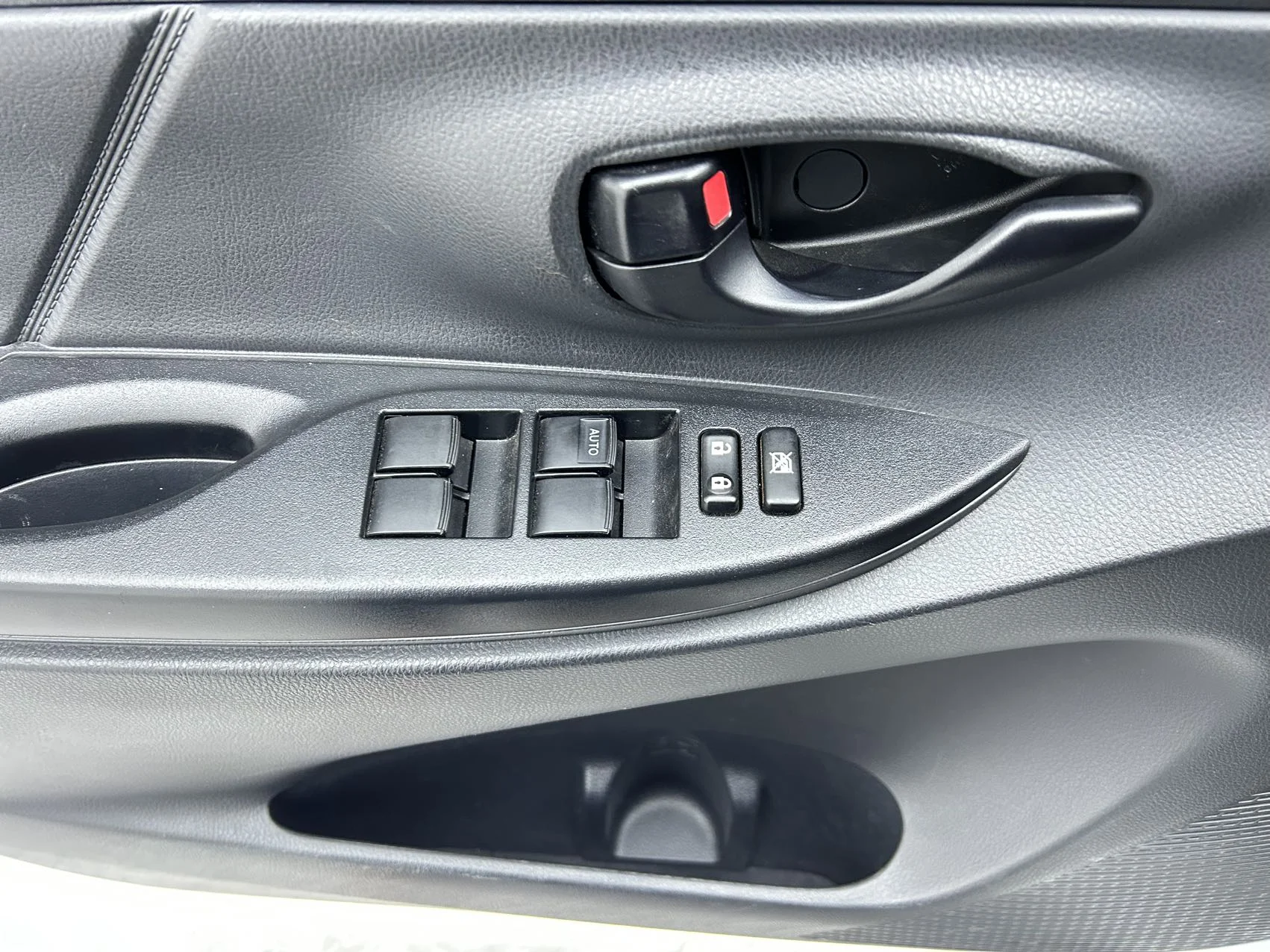 Toyota YARiS L 1.5   2021г - миниатюра 16