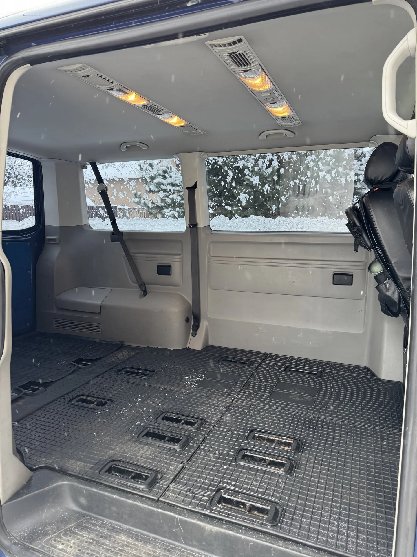 VW Caravelle 2.0 MT, 2012г., 325000 - миниатюра 11
