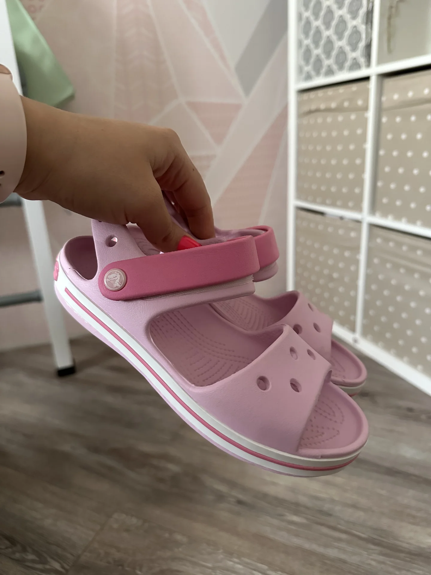 Сандали для девочки Crocs j1 - миниатюра 2