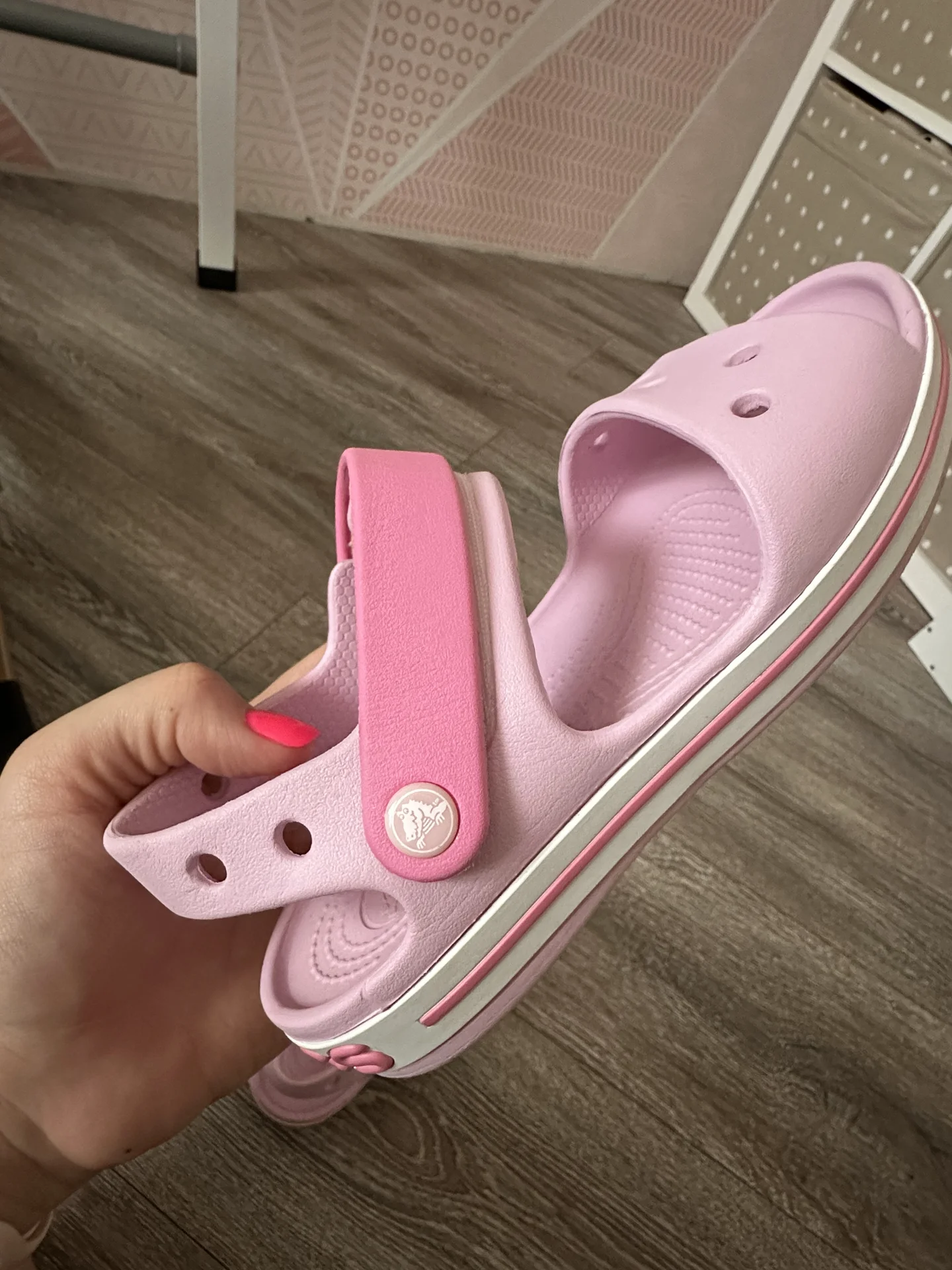 Сандали для девочки Crocs j1 - миниатюра 7