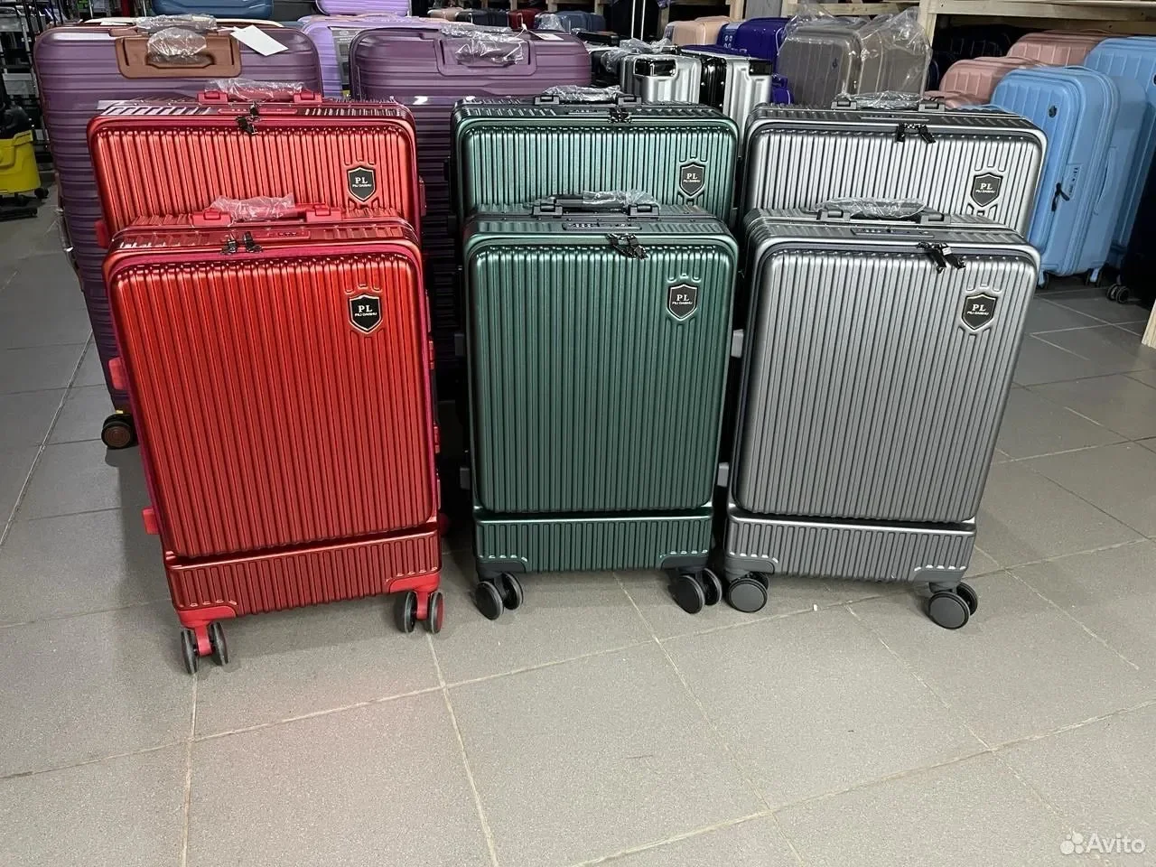 Чемодан эксклюзивный надёжный - миниатюра 2
