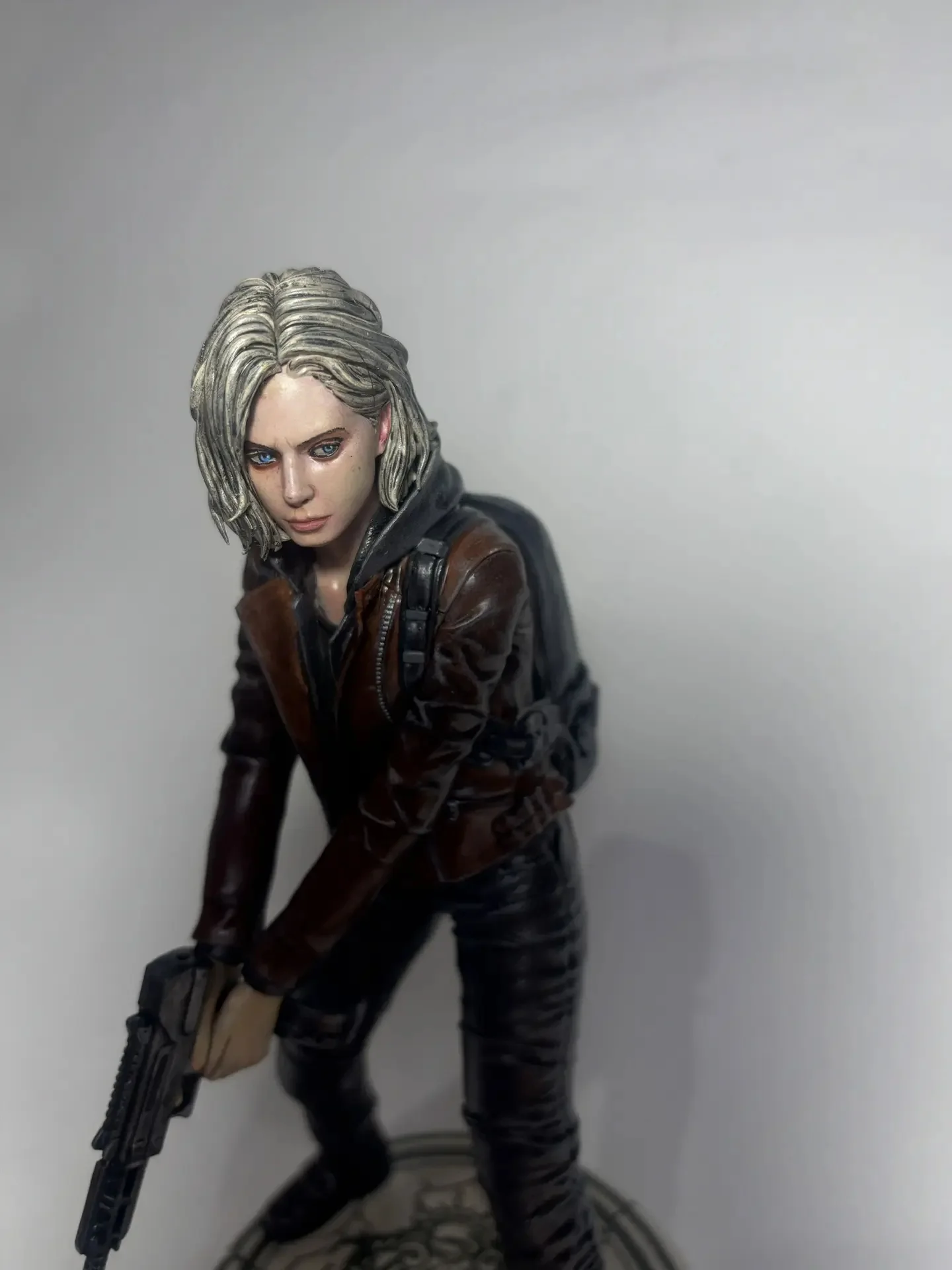 Resident evil requiem Grace Ashcraft фигурка - миниатюра 2