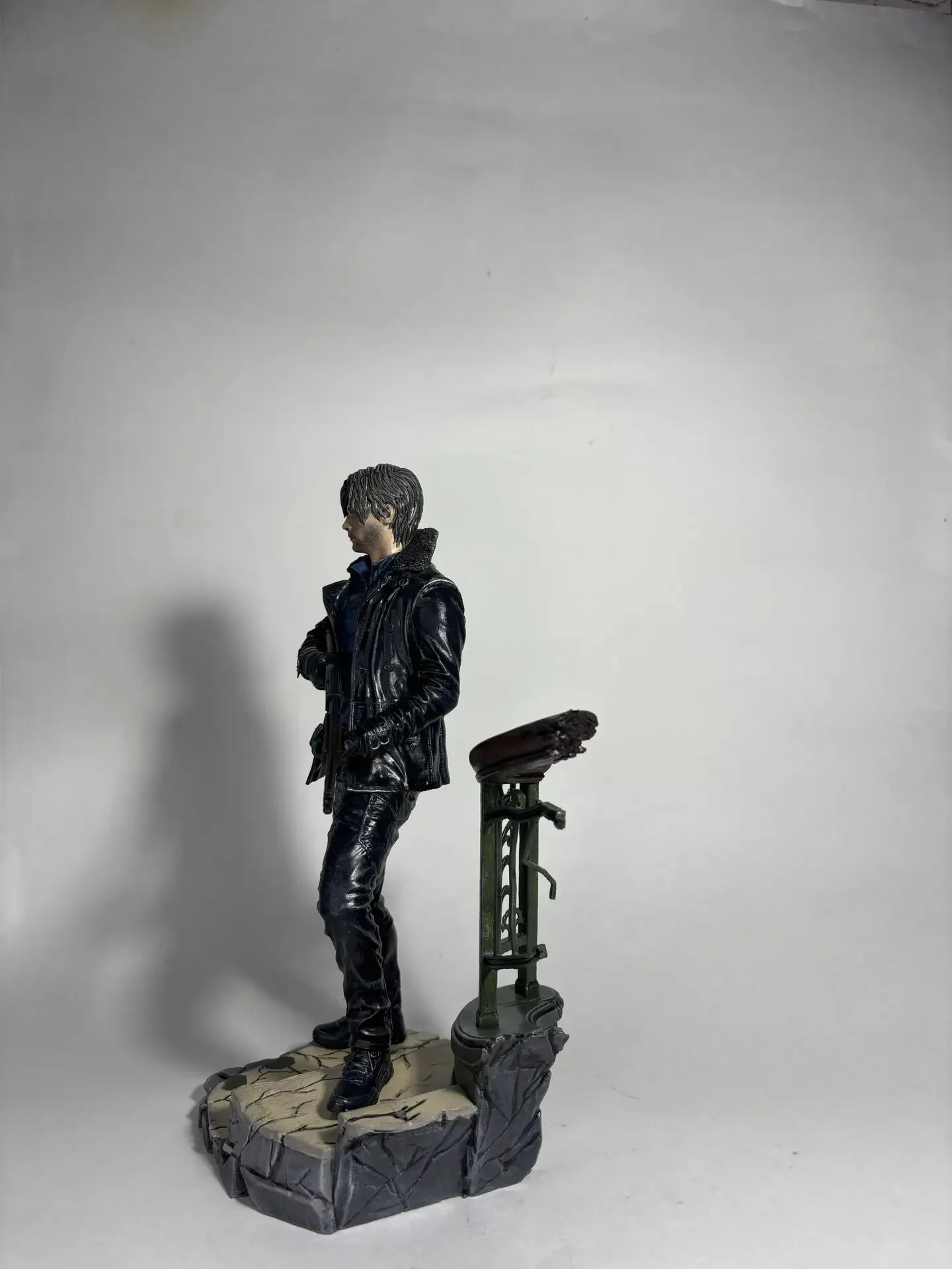 Resident evil requiem leon kennedy - миниатюра 3