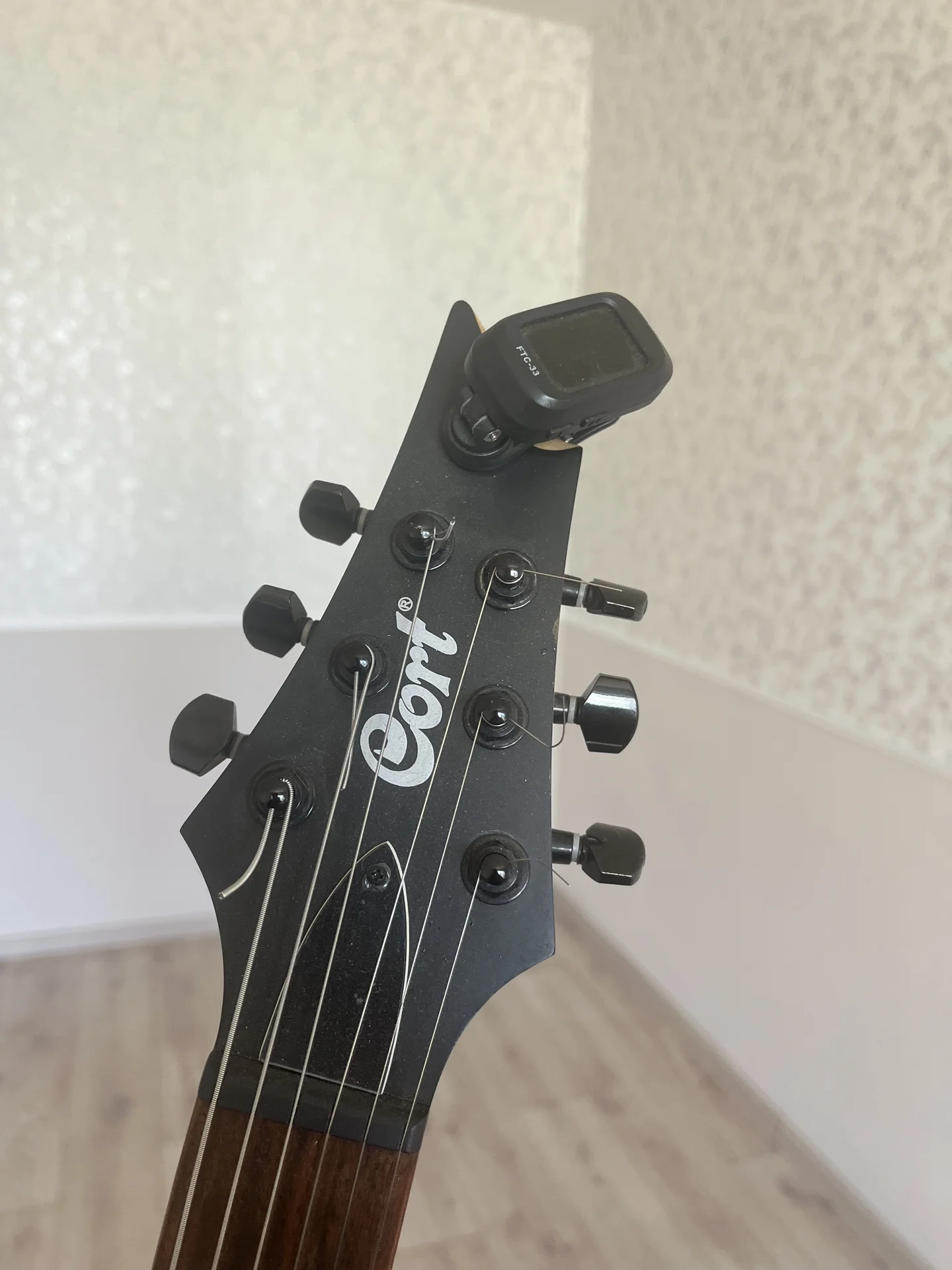Электрогитара Cort KX100 с комбиком и аксессуарами - миниатюра 3