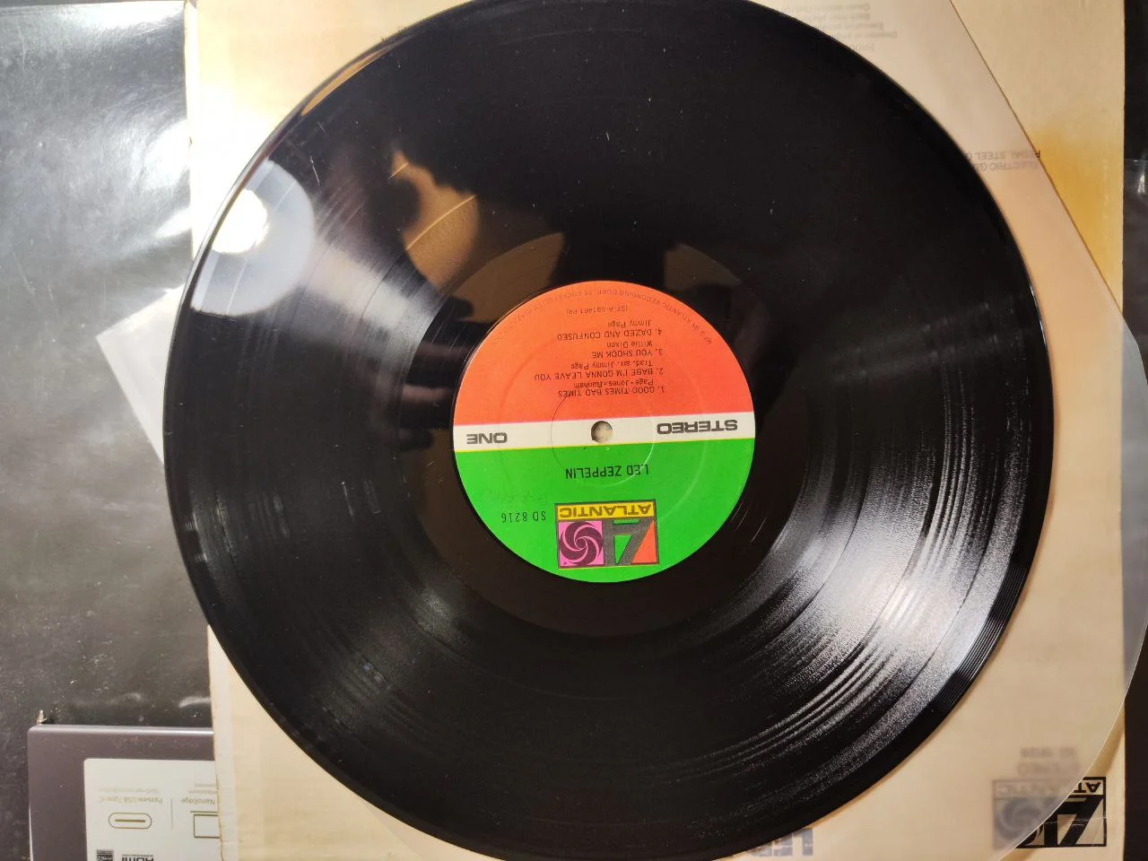 LED Zeppelin – LED Zeppelin 1 альбом - миниатюра 3