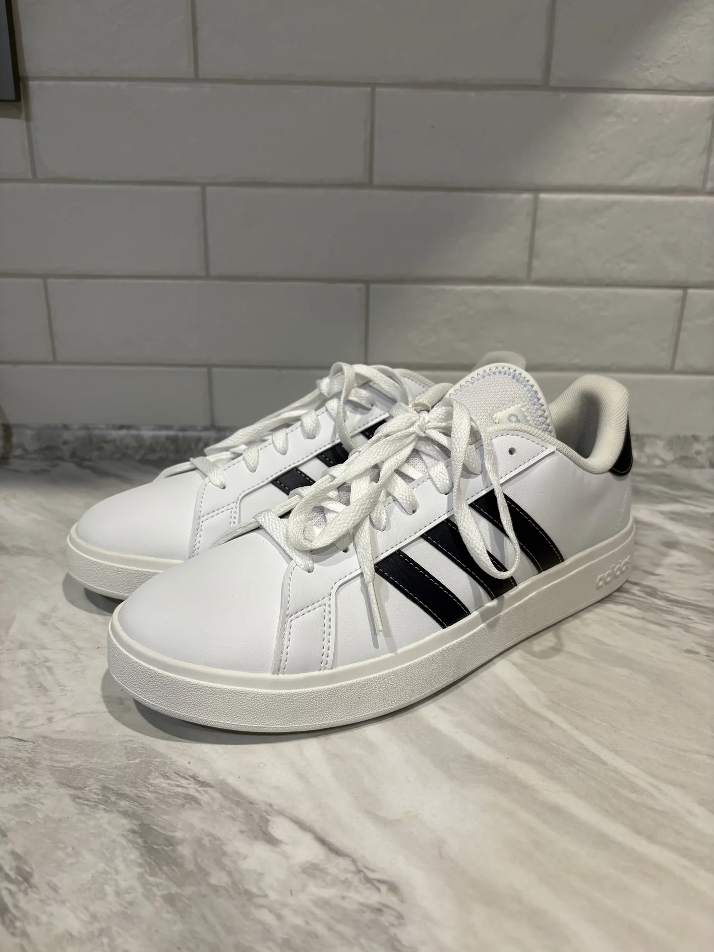 Кроссовки Adidas (44 размер) - изображение 1