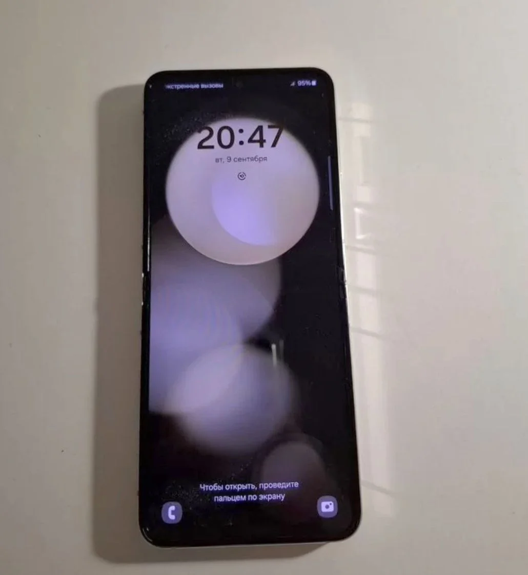 Samsung Galaxy Z Flip 5 512 гб бежевый - миниатюра 2