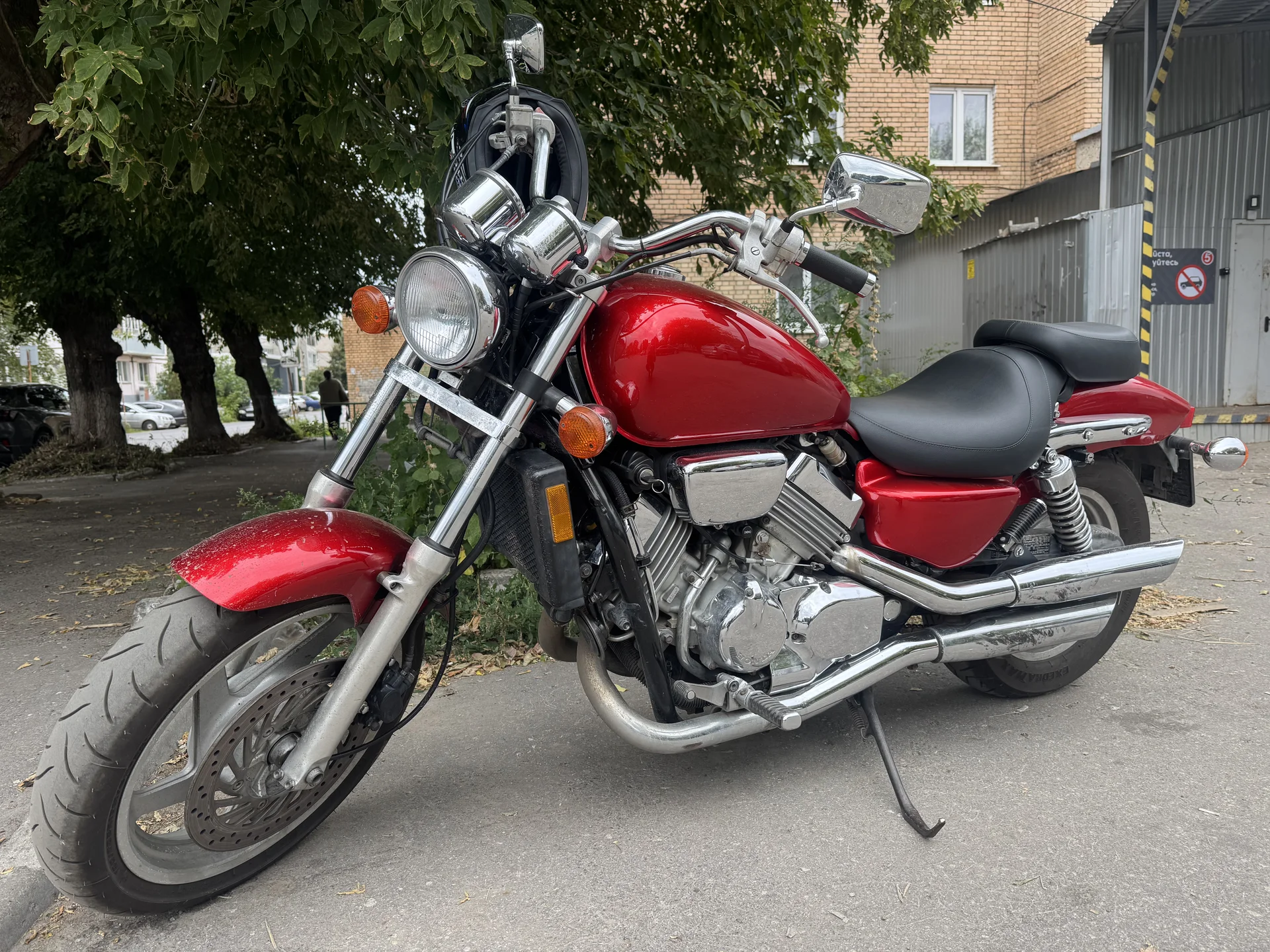 Honda Magna VF750CR - миниатюра 3