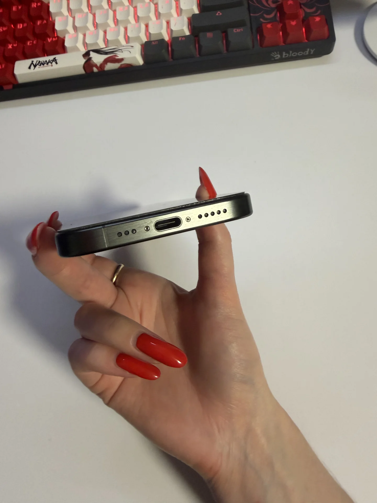 iPhone 15 Pro 128 ГБ SIM+eSIM - миниатюра 4