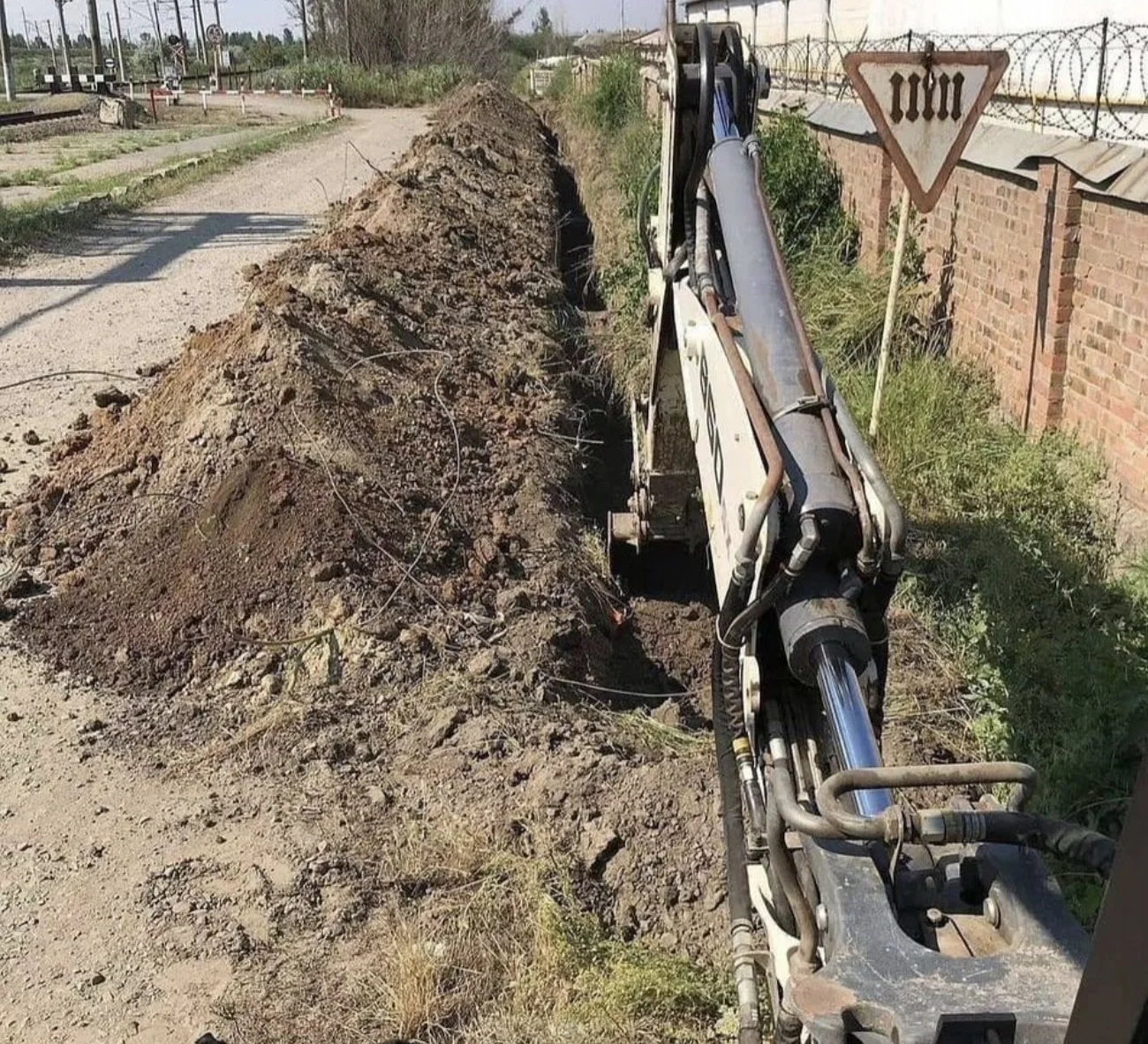 Экскаватор погрузчик Terex 860 - миниатюра 2