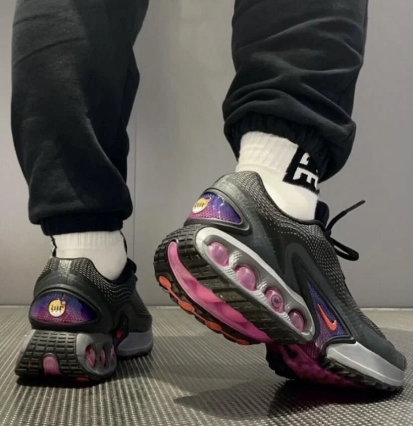 Кроссовки Nike Air Max Dn - изображение 1