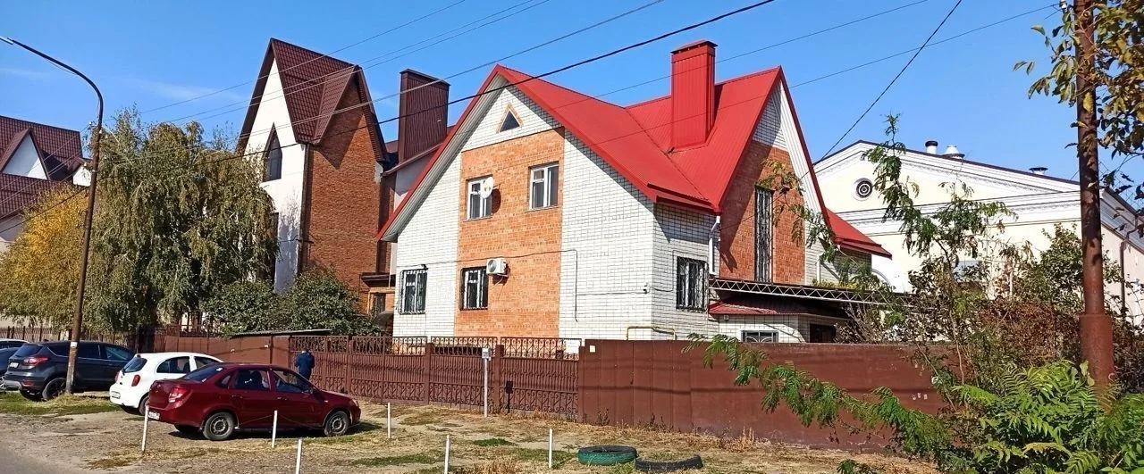 3-х этаж. дом пл.332 кв.м., 7 сот., г. Кропоткин