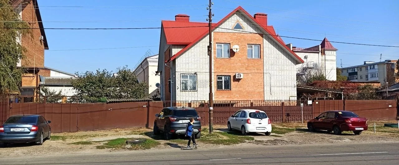 3-х этаж. дом пл.332 кв.м., 7 сот., г. Кропоткин - миниатюра 3
