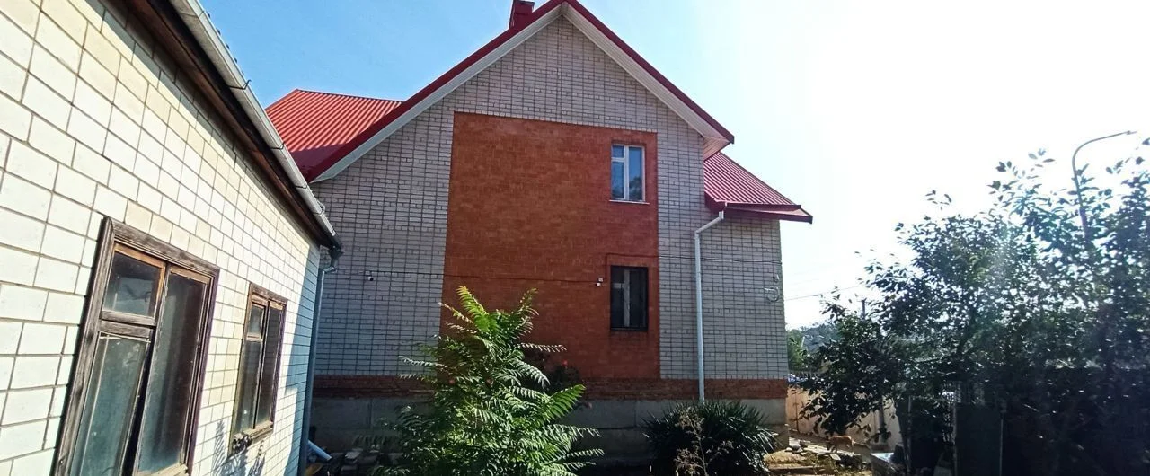 3-х этаж. дом пл.332 кв.м., 7 сот., г. Кропоткин - миниатюра 8