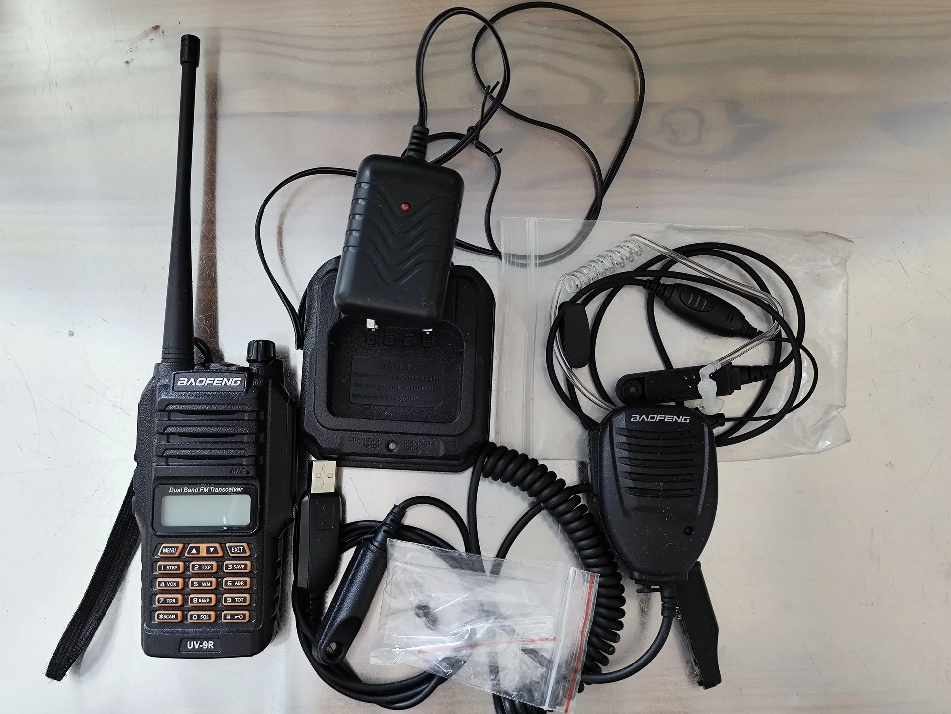 Рация Baofeng UV-9R с гарнитурами - изображение 1