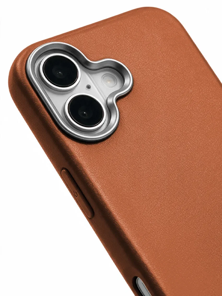 Чехол для iPhone 17 с текстурой кожи коричневый цвет - миниатюра 3
