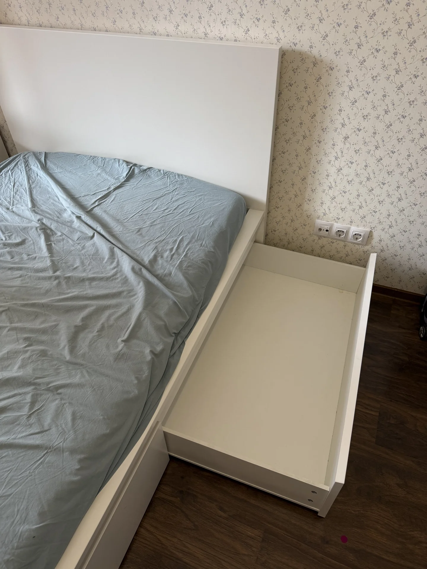 Кровать IKEA мальм с ящиками - миниатюра 2