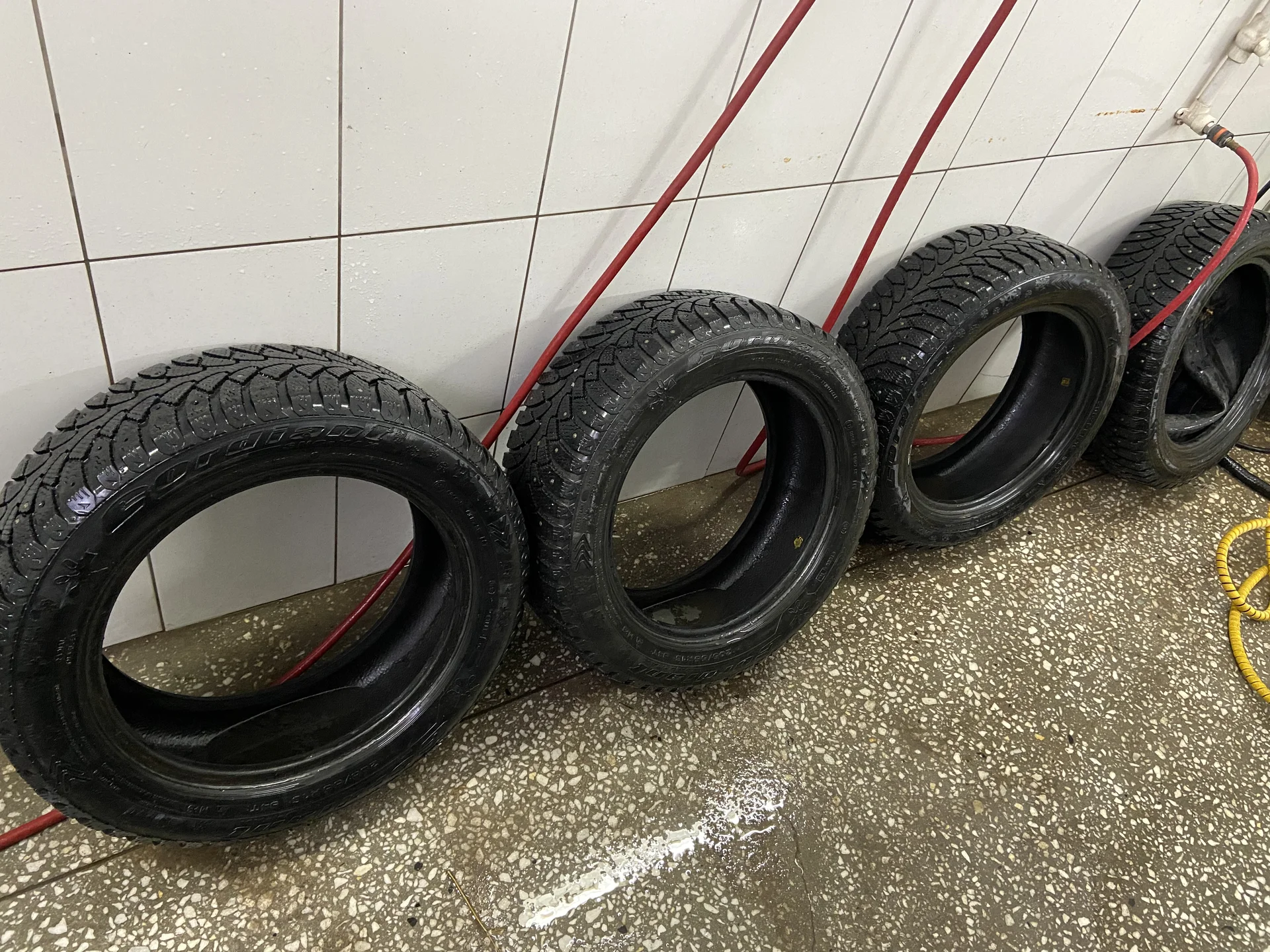 Комплект зимней резины cordiant 205/55 r16 - изображение 1