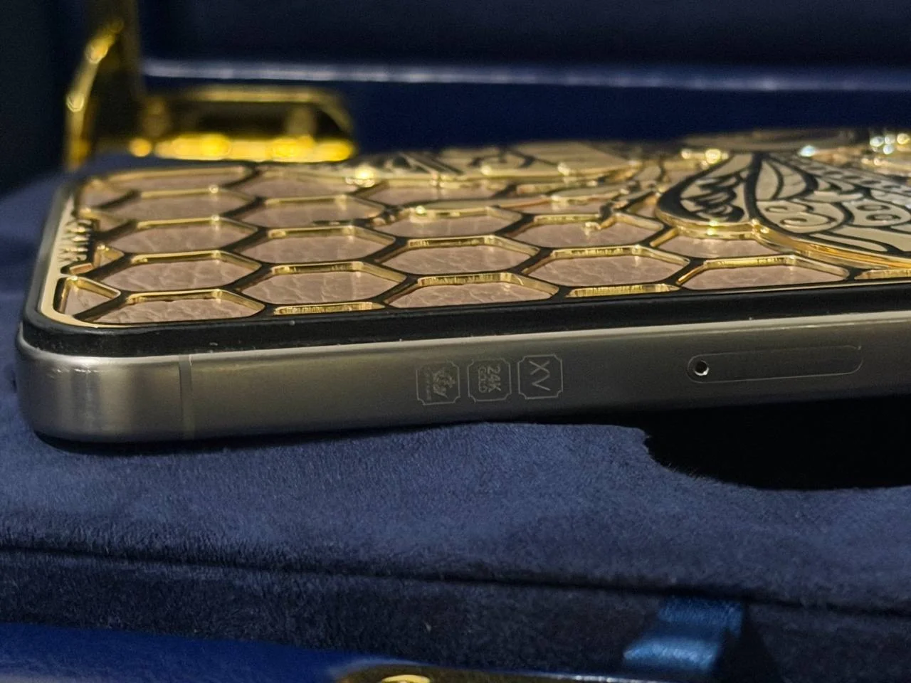 iPhone 15 Pro Max 1TB Caviar - миниатюра 3