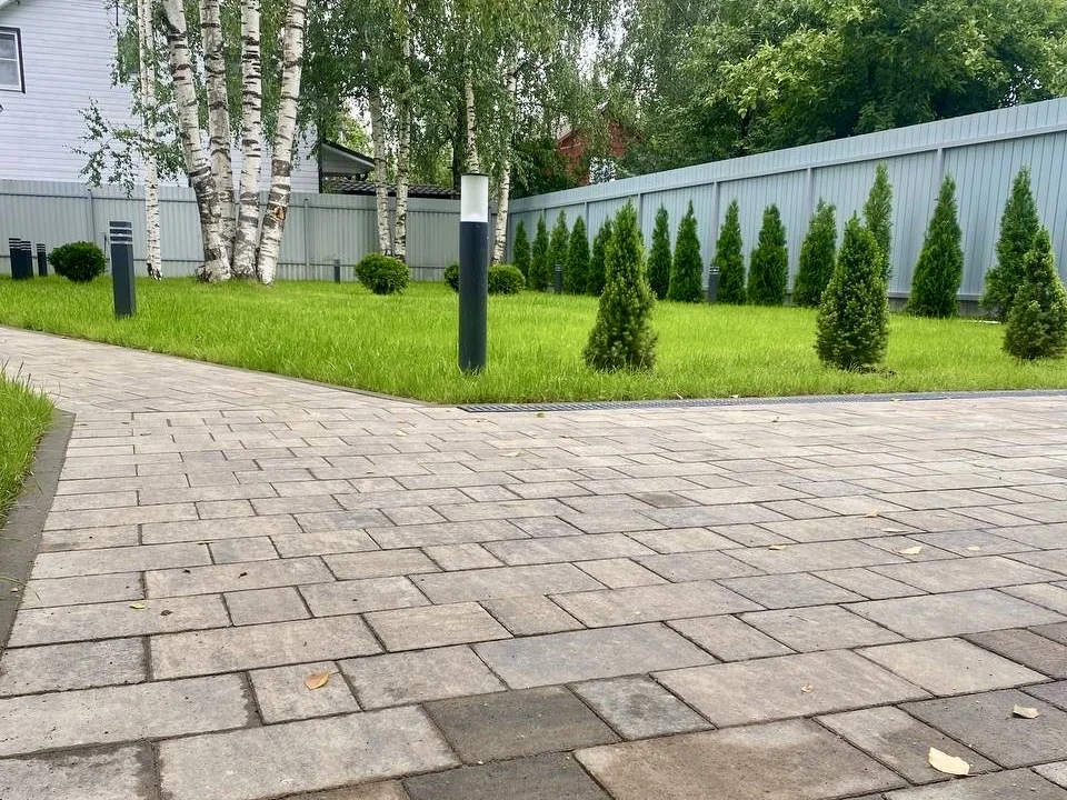 Укладка тротуарной плитки, благоустройство участка - миниатюра 7