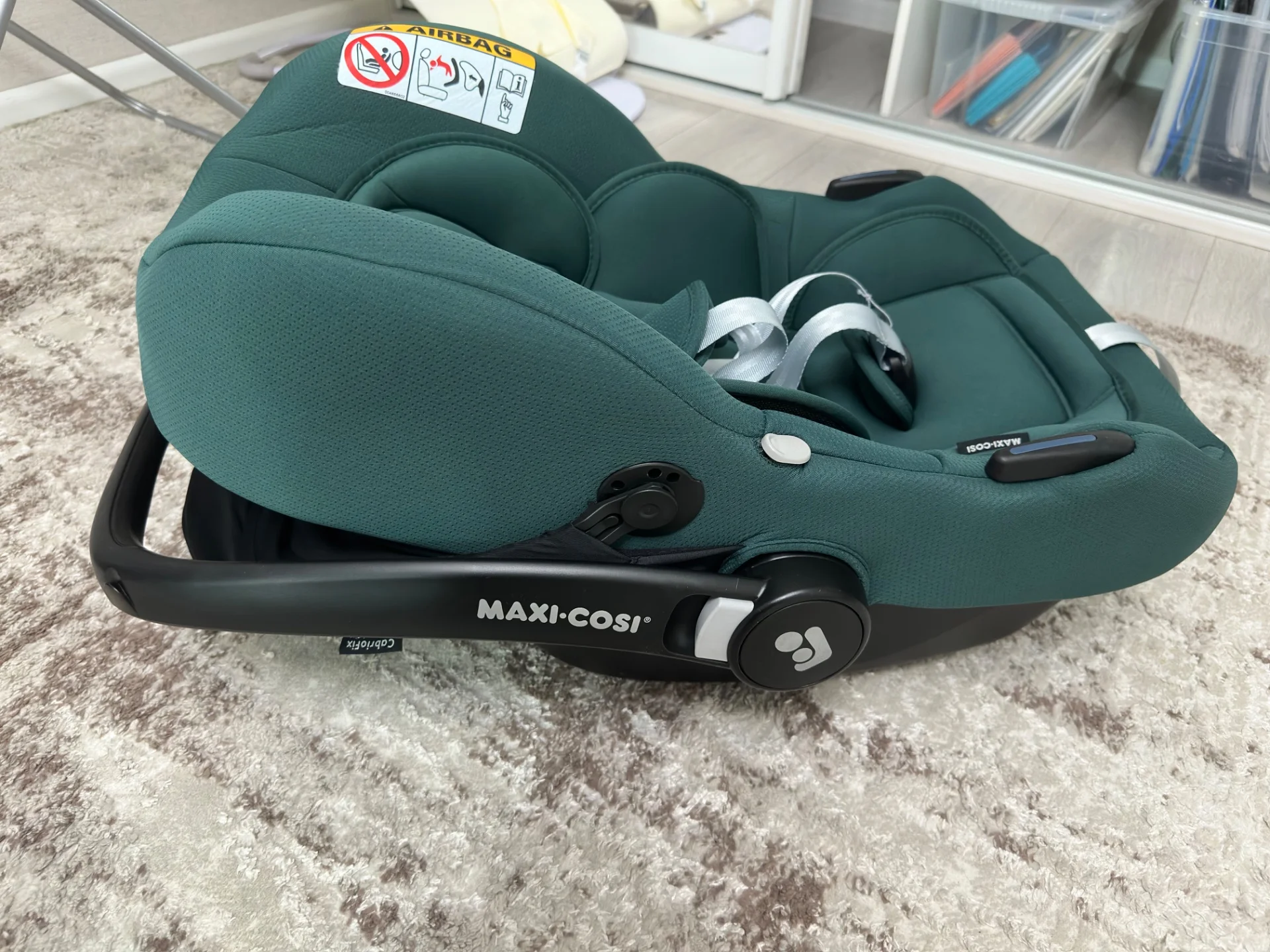 Автокресло Maxi-Cosi CabrioFix i-size Essential Green группа 0+ (0-13 кг) - миниатюра 3
