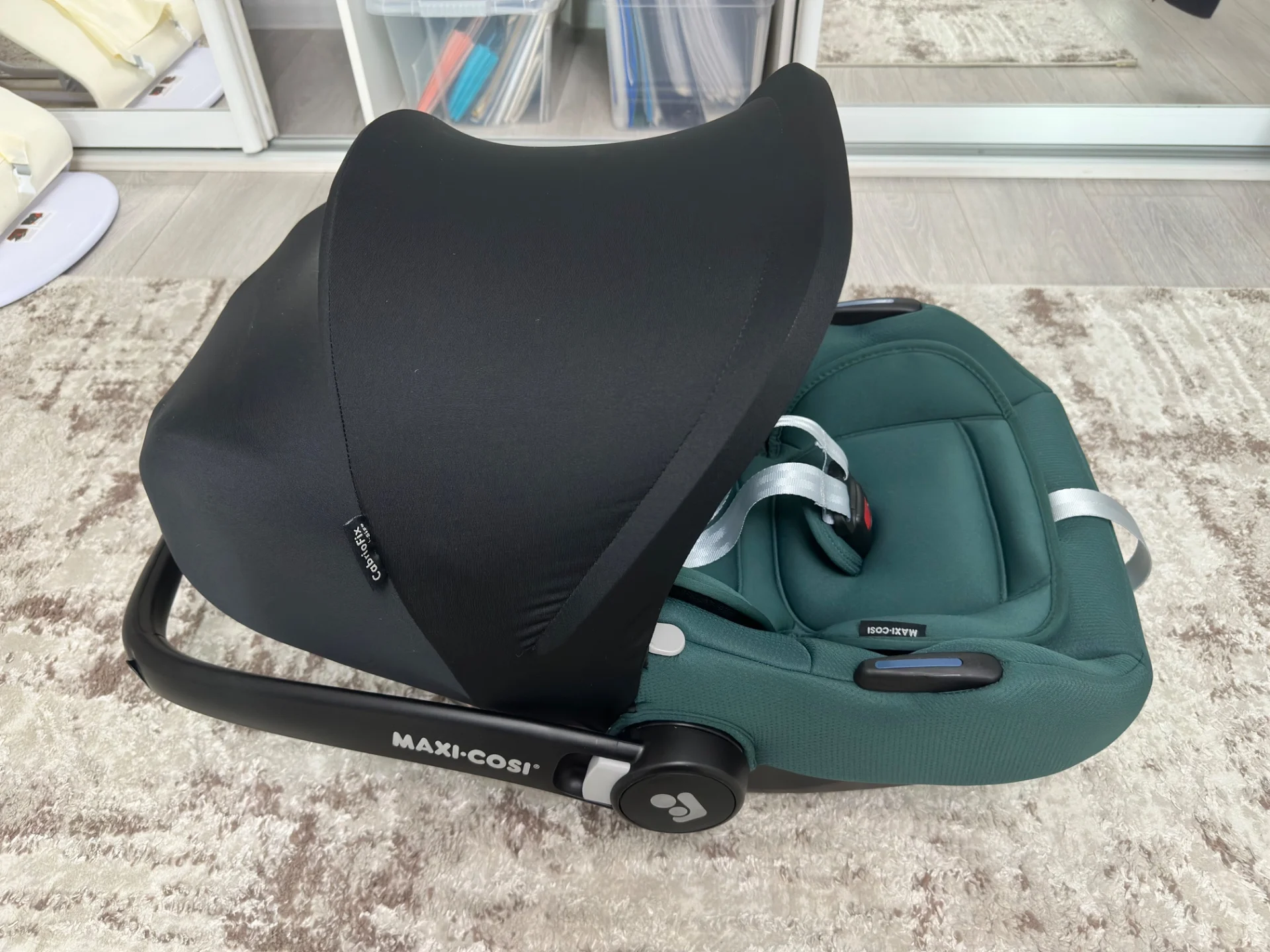 Автокресло Maxi-Cosi CabrioFix i-size Essential Green группа 0+ (0-13 кг) - миниатюра 4