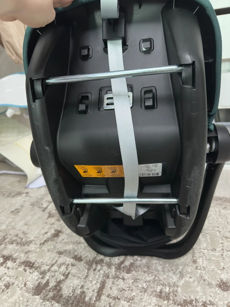 Автокресло Maxi-Cosi CabrioFix i-size Essential Green группа 0+ (0-13 кг) - миниатюра 6
