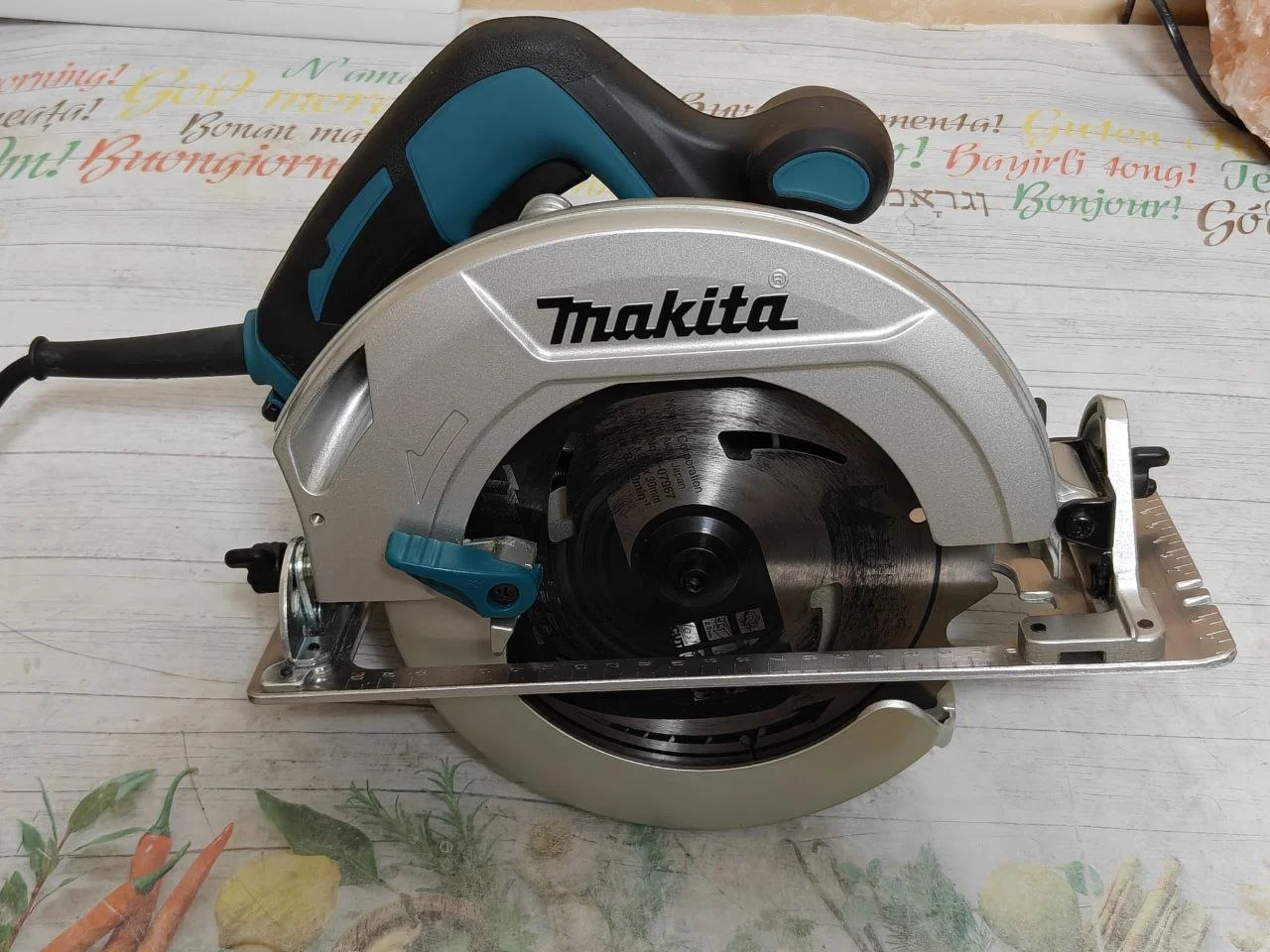Циркулярная пила Makita 7601 - изображение 1