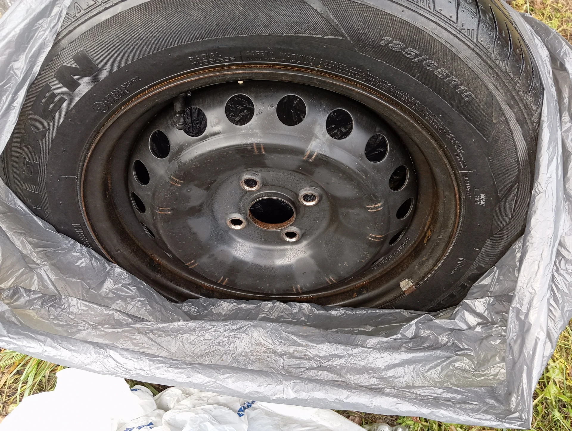Nexen N'Fera SU4 185/65 r15 - изображение 1