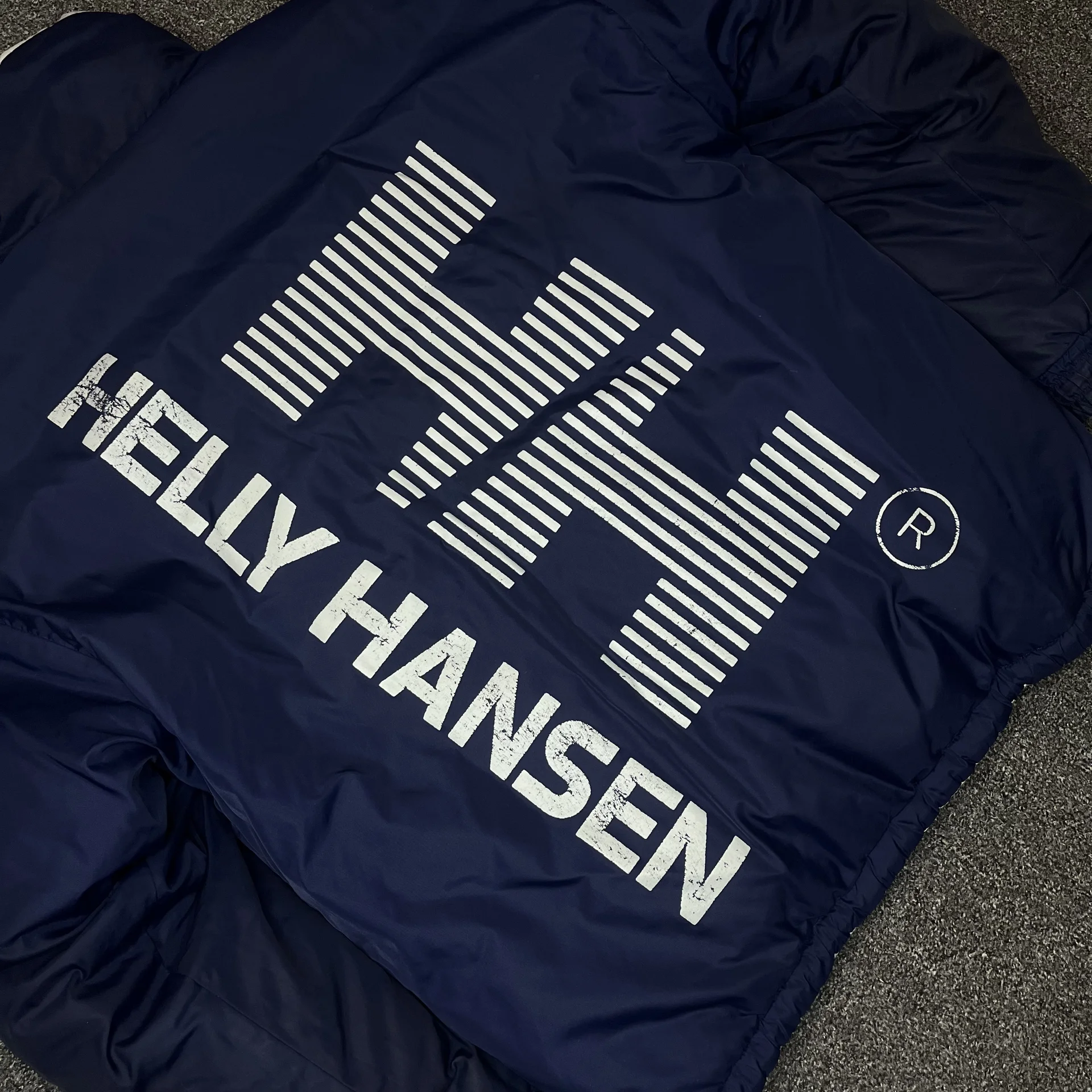 Пуховик Helly Hansen из клипа «Тает лед» - миниатюра 2