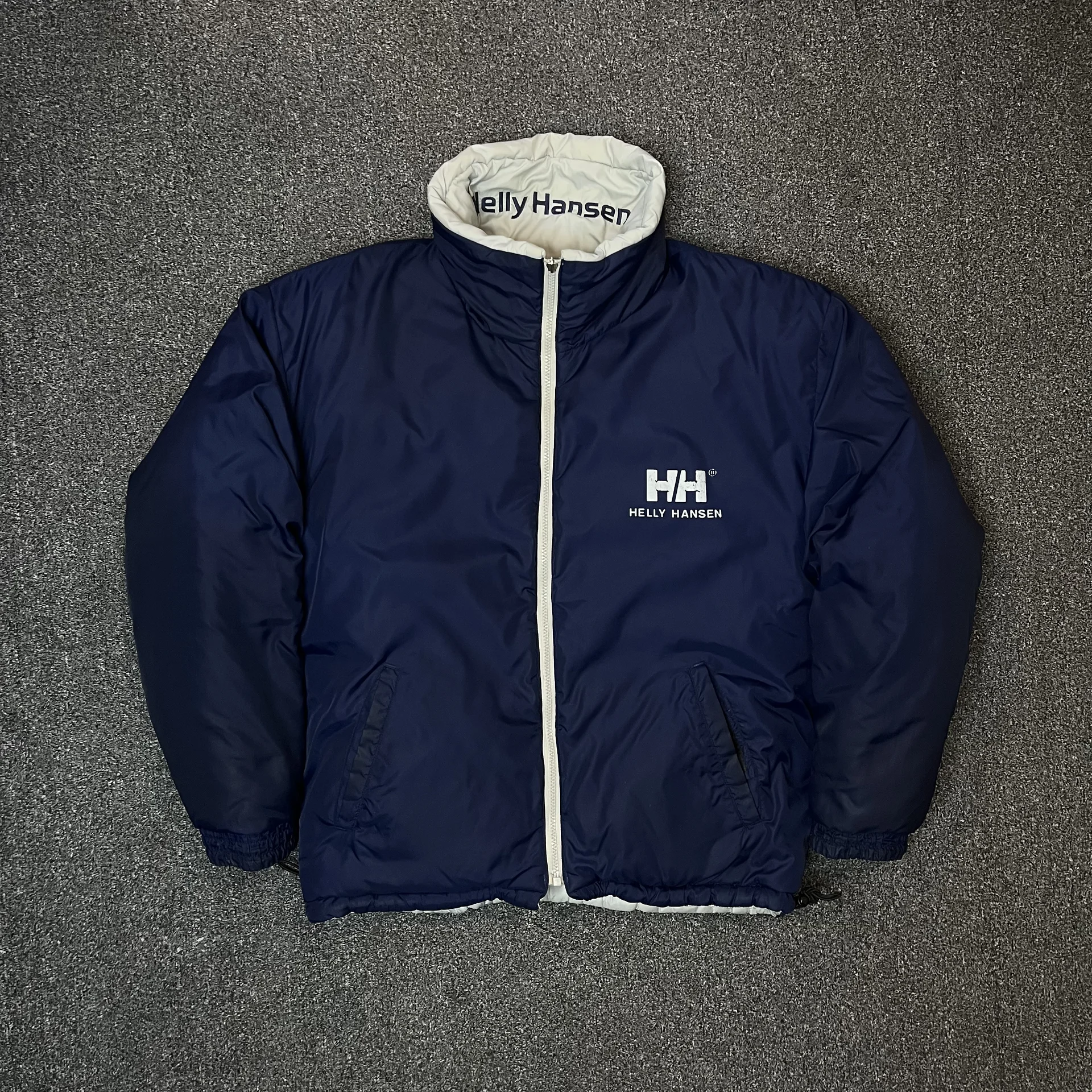Пуховик Helly Hansen из клипа «Тает лед» - миниатюра 3
