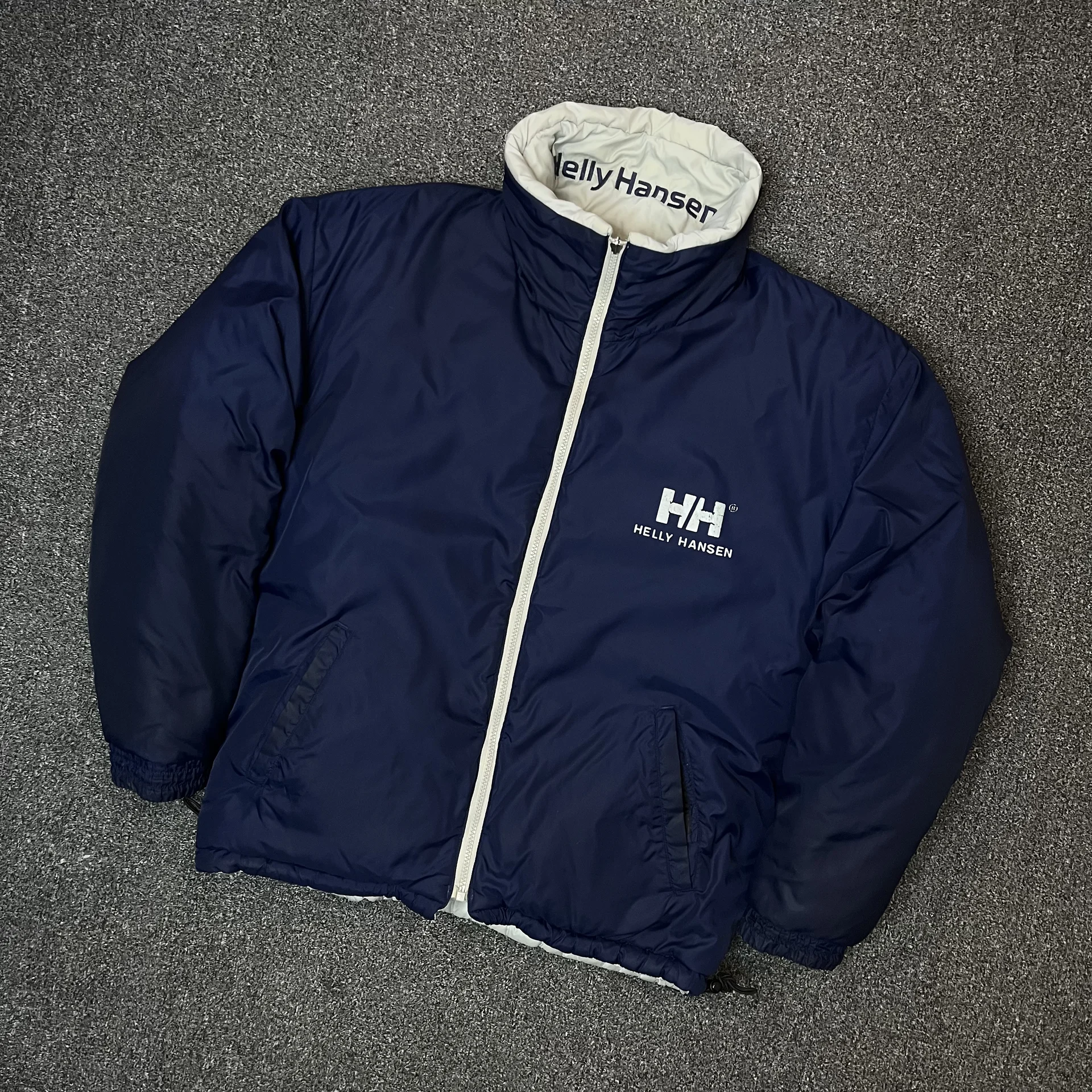 Пуховик Helly Hansen из клипа «Тает лед» - миниатюра 4