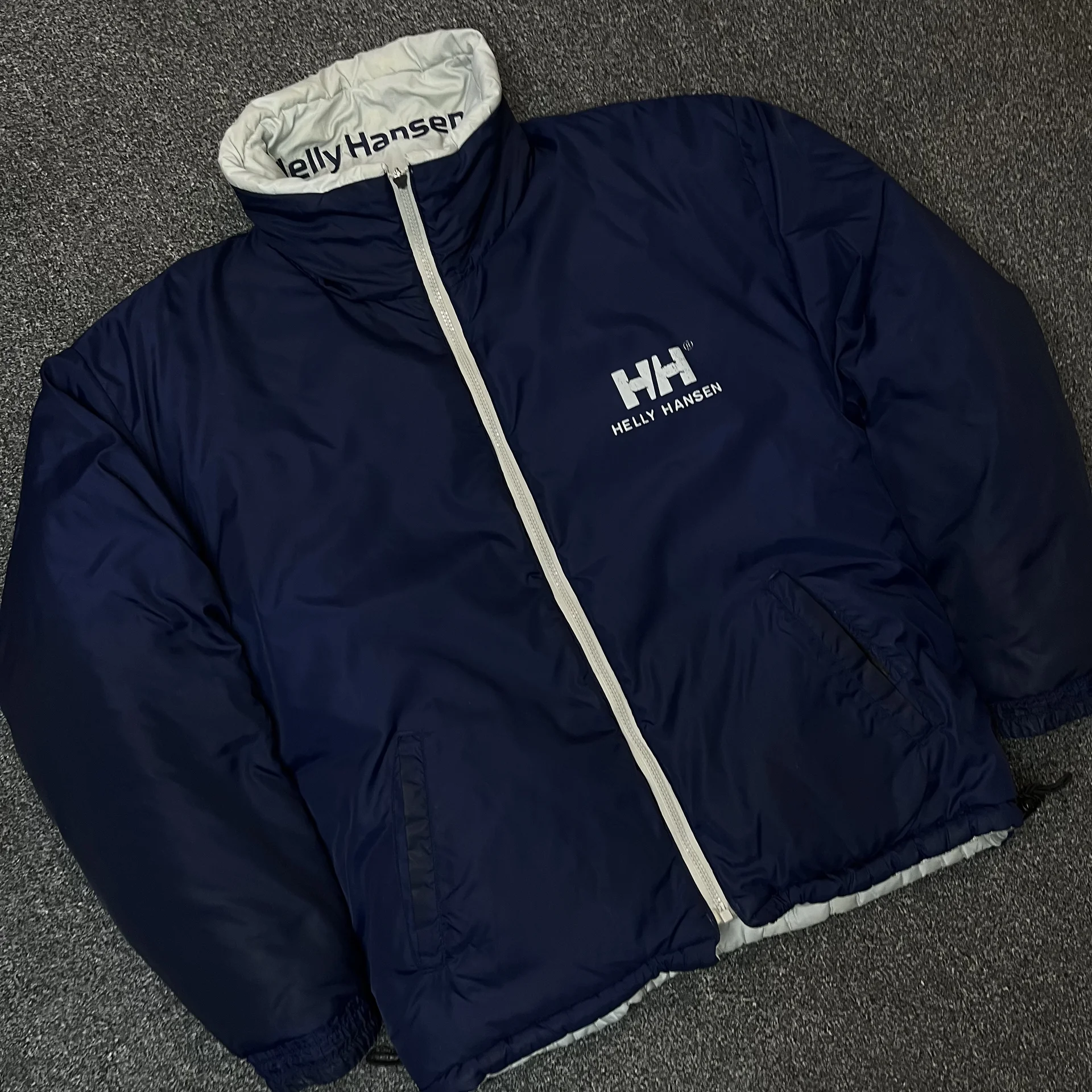 Пуховик Helly Hansen из клипа «Тает лед» - миниатюра 5