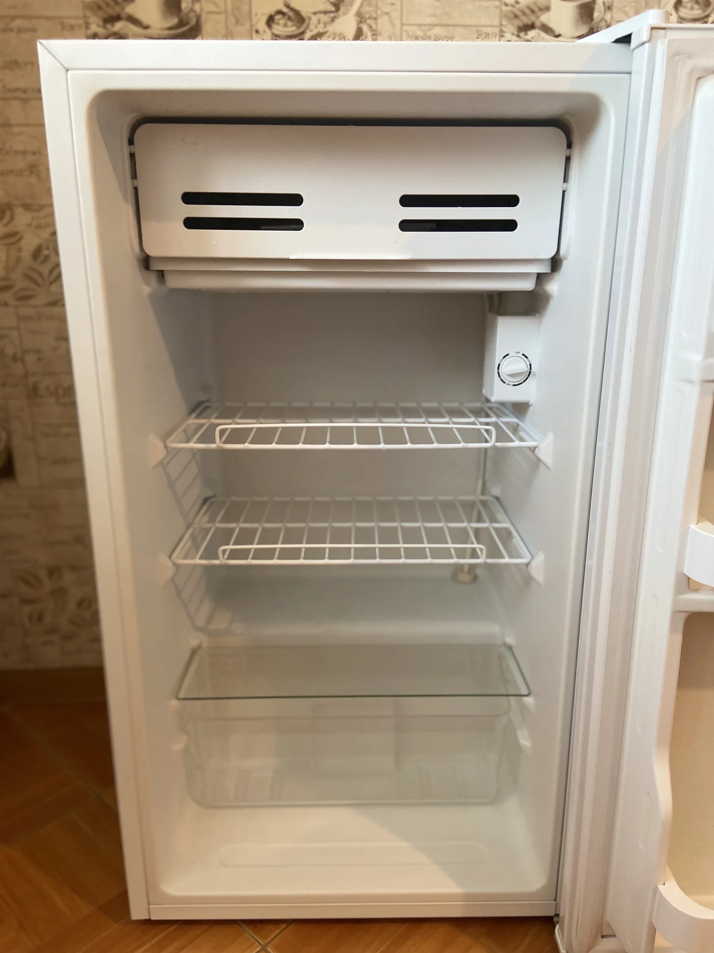 Холодильник hyundai CO1003 - изображение 1