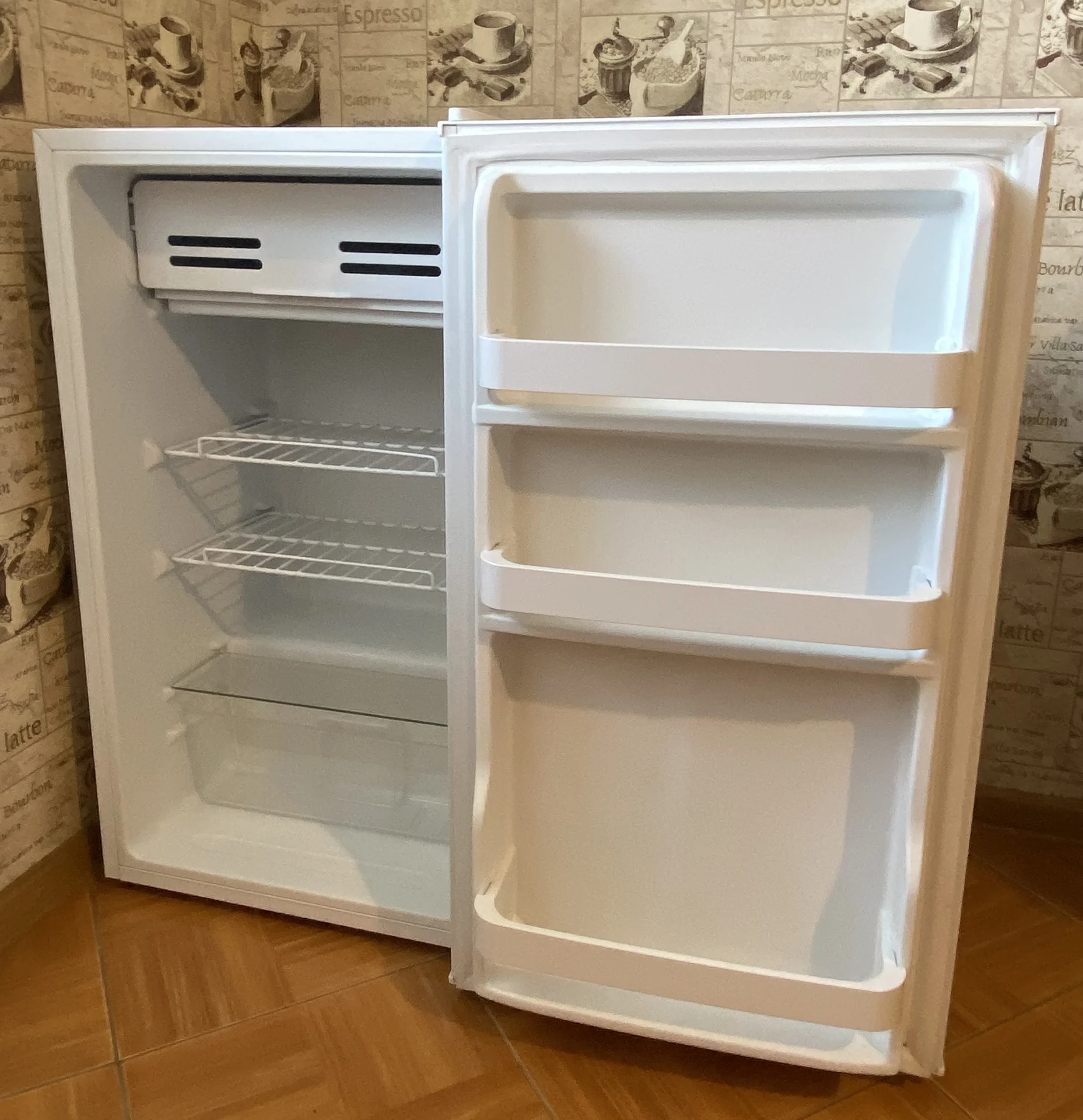 Холодильник hyundai CO1003 - миниатюра 3