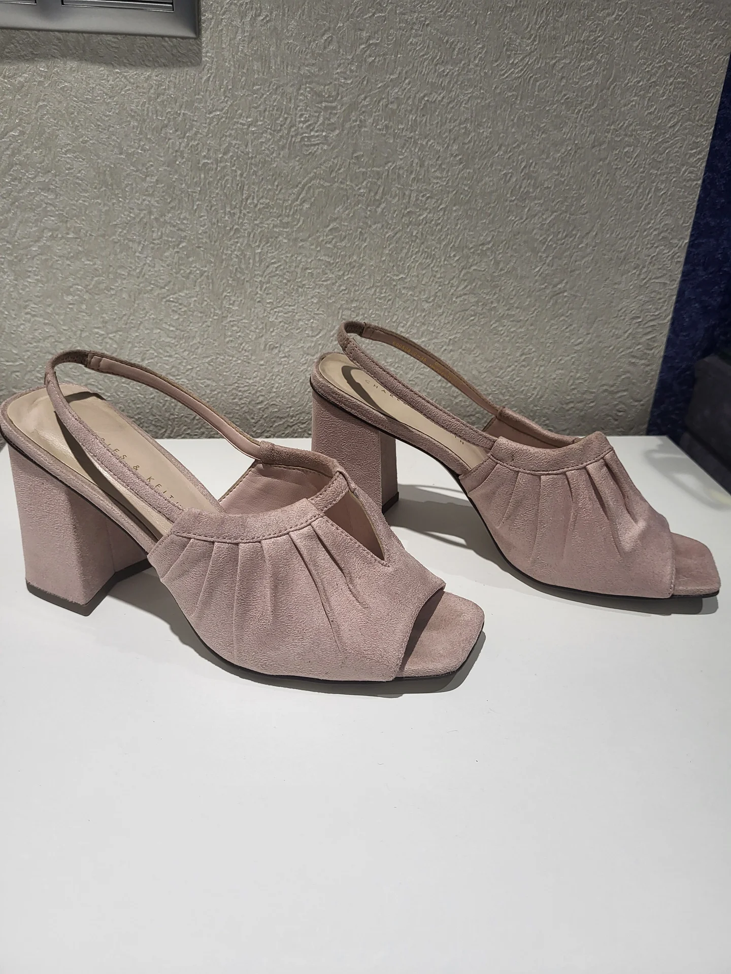 Босоножки Charles & Keith (Сингапур) 35 размер - изображение 1
