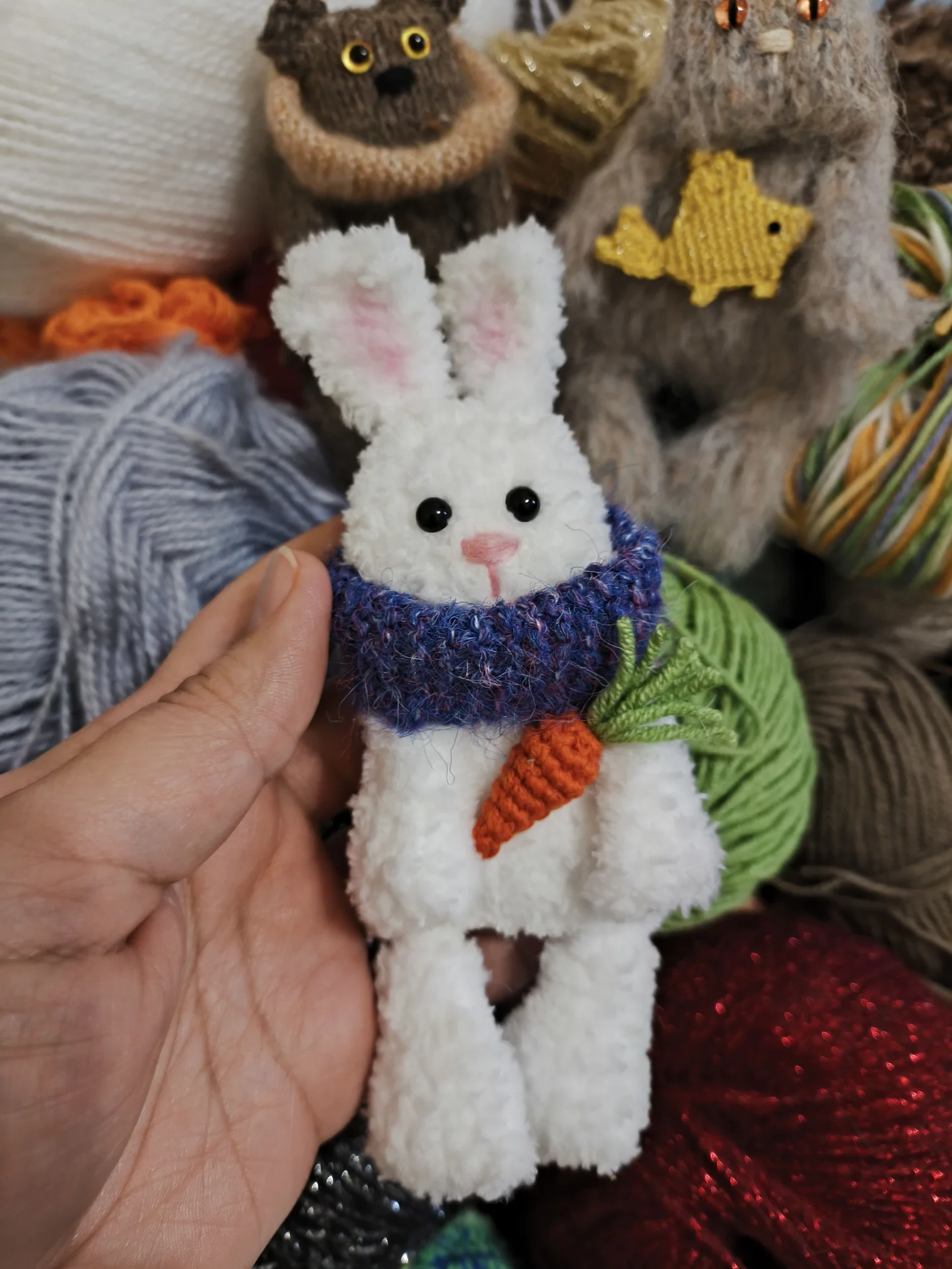 Маленькие игрушки брелочки вязаные - изображение 1