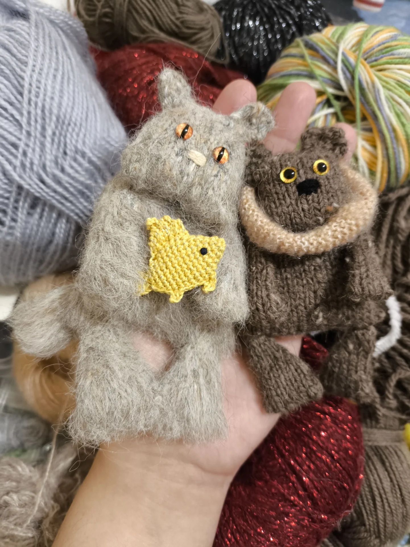 Маленькие игрушки брелочки вязаные - миниатюра 2