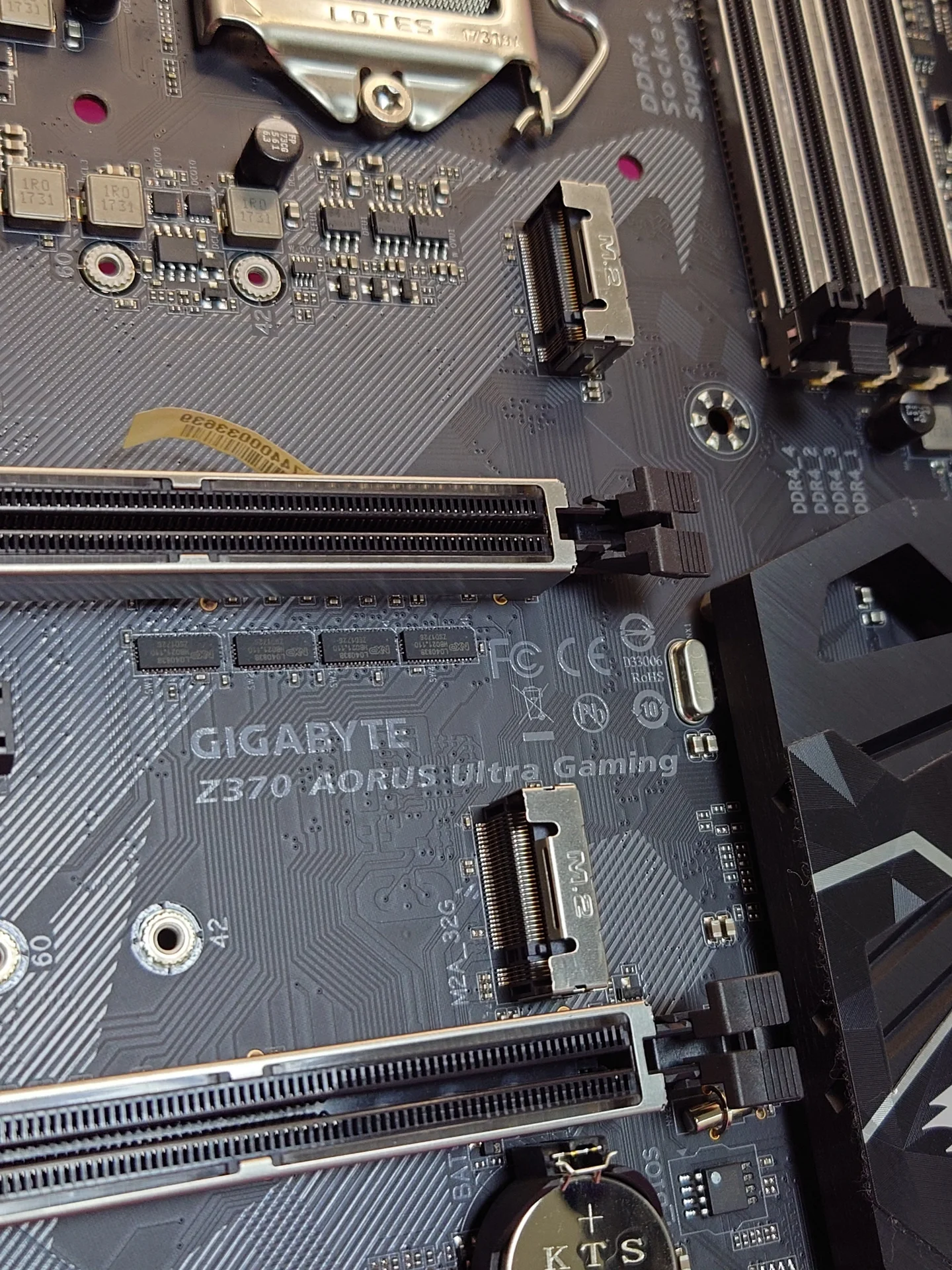 Материнская плата GIGABYTE Z370 AORUS ULTRA GAMING - миниатюра 2